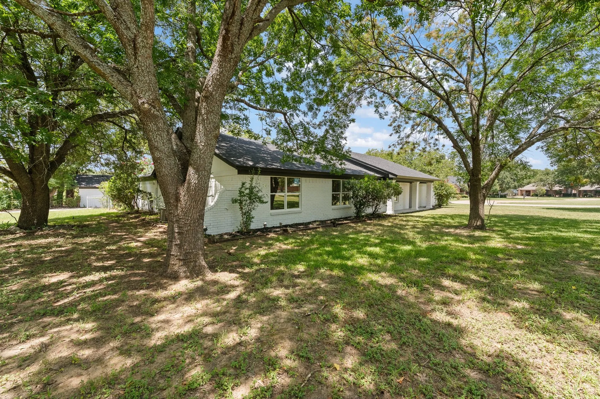 Single Family Residence For Rent in Johnson County , 202 Roaring Springs Drive, Joshua, Texas 76058, 5 Bedroom, 3 Bathroom, 2 Garage spaces, 2,896 Sqft, built in 0, mls#21406386, Real Estate Agent in Joshua, Homes For Rent in Johnson county, Homes For Rent in Joshua, Realtor in Joshua Texas, Real Estate Brokerage Independent Realty Texas, Luminita Cordes Realtor