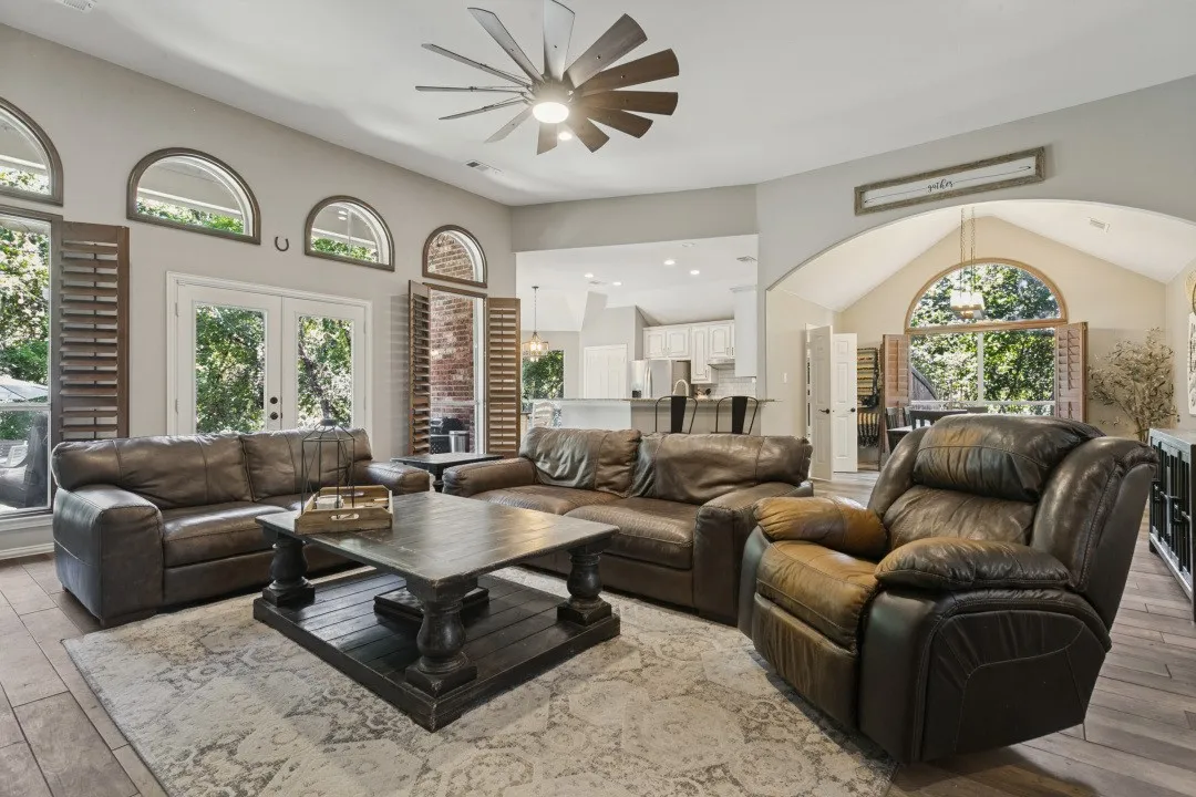 Single Family Residence For Sale in Denton County , 1912 Creek Bend Drive, Corinth, Texas 76208, 4 Bedroom, 3 Bathroom, 2 Garage spaces, 2,937 Sqft, built in 2002, mls#21407138, Real Estate Agent in Corinth, Homes For Sale in Denton county, Homes For Sale in Corinth, Realtor in Corinth Texas, Real Estate Brokerage Independent Realty Texas, Luminita Cordes Realtor
