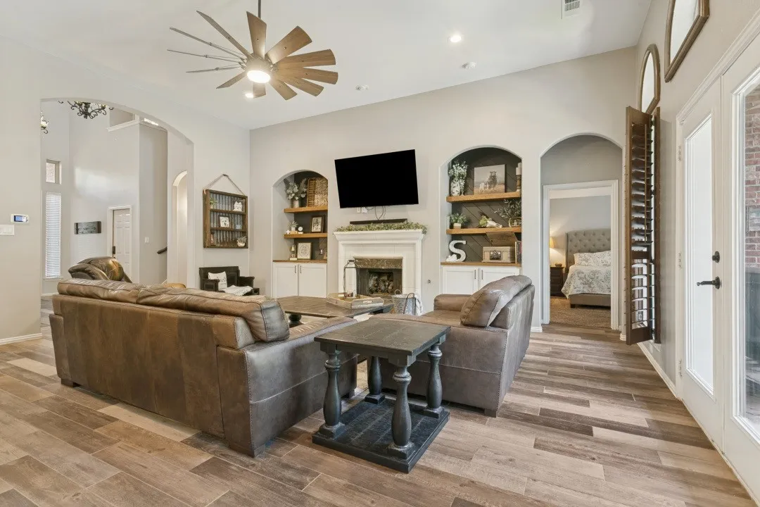 Single Family Residence For Sale in Denton County , 1912 Creek Bend Drive, Corinth, Texas 76208, 4 Bedroom, 3 Bathroom, 2 Garage spaces, 2,937 Sqft, built in 2002, mls#21407138, Real Estate Agent in Corinth, Homes For Sale in Denton county, Homes For Sale in Corinth, Realtor in Corinth Texas, Real Estate Brokerage Independent Realty Texas, Luminita Cordes Realtor