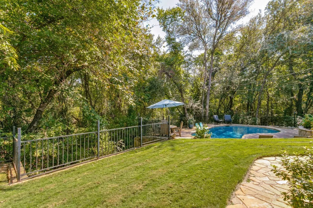 Single Family Residence For Sale in Denton County , 1912 Creek Bend Drive, Corinth, Texas 76208, 4 Bedroom, 3 Bathroom, 2 Garage spaces, 2,937 Sqft, built in 2002, mls#21407138, Real Estate Agent in Corinth, Homes For Sale in Denton county, Homes For Sale in Corinth, Realtor in Corinth Texas, Real Estate Brokerage Independent Realty Texas, Luminita Cordes Realtor