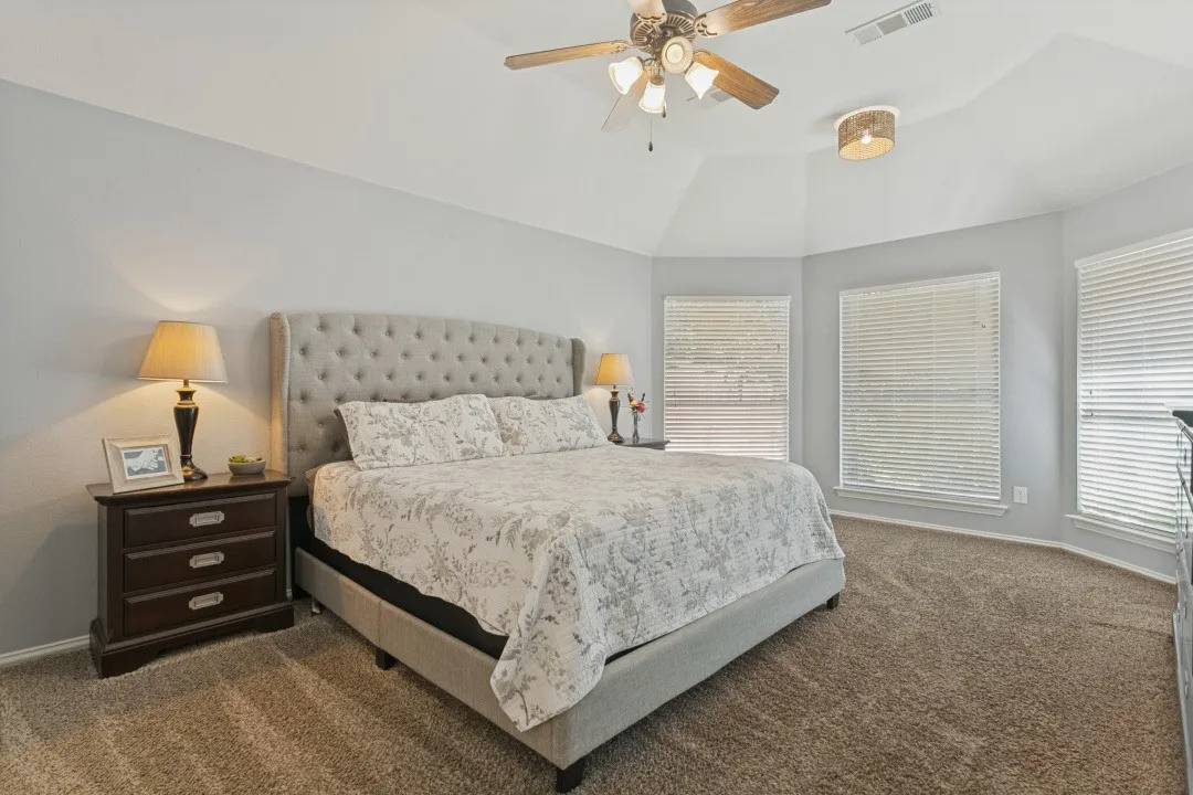 Single Family Residence For Sale in Denton County , 1912 Creek Bend Drive, Corinth, Texas 76208, 4 Bedroom, 3 Bathroom, 2 Garage spaces, 2,937 Sqft, built in 2002, mls#21407138, Real Estate Agent in Corinth, Homes For Sale in Denton county, Homes For Sale in Corinth, Realtor in Corinth Texas, Real Estate Brokerage Independent Realty Texas, Luminita Cordes Realtor