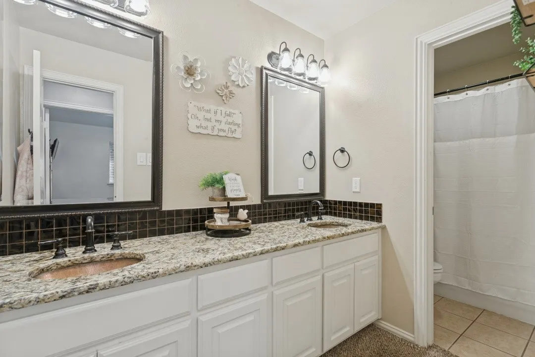 Single Family Residence For Sale in Denton County , 1912 Creek Bend Drive, Corinth, Texas 76208, 4 Bedroom, 3 Bathroom, 2 Garage spaces, 2,937 Sqft, built in 2002, mls#21407138, Real Estate Agent in Corinth, Homes For Sale in Denton county, Homes For Sale in Corinth, Realtor in Corinth Texas, Real Estate Brokerage Independent Realty Texas, Luminita Cordes Realtor