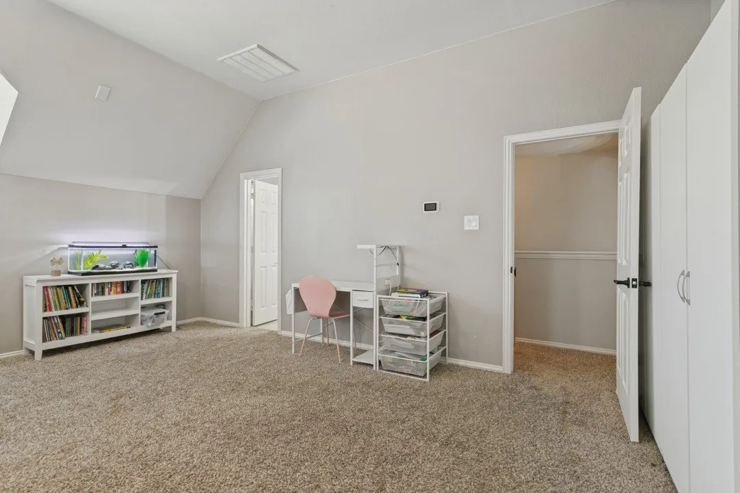 Single Family Residence For Sale in Denton County , 1912 Creek Bend Drive, Corinth, Texas 76208, 4 Bedroom, 3 Bathroom, 2 Garage spaces, 2,937 Sqft, built in 2002, mls#21407138, Real Estate Agent in Corinth, Homes For Sale in Denton county, Homes For Sale in Corinth, Realtor in Corinth Texas, Real Estate Brokerage Independent Realty Texas, Luminita Cordes Realtor
