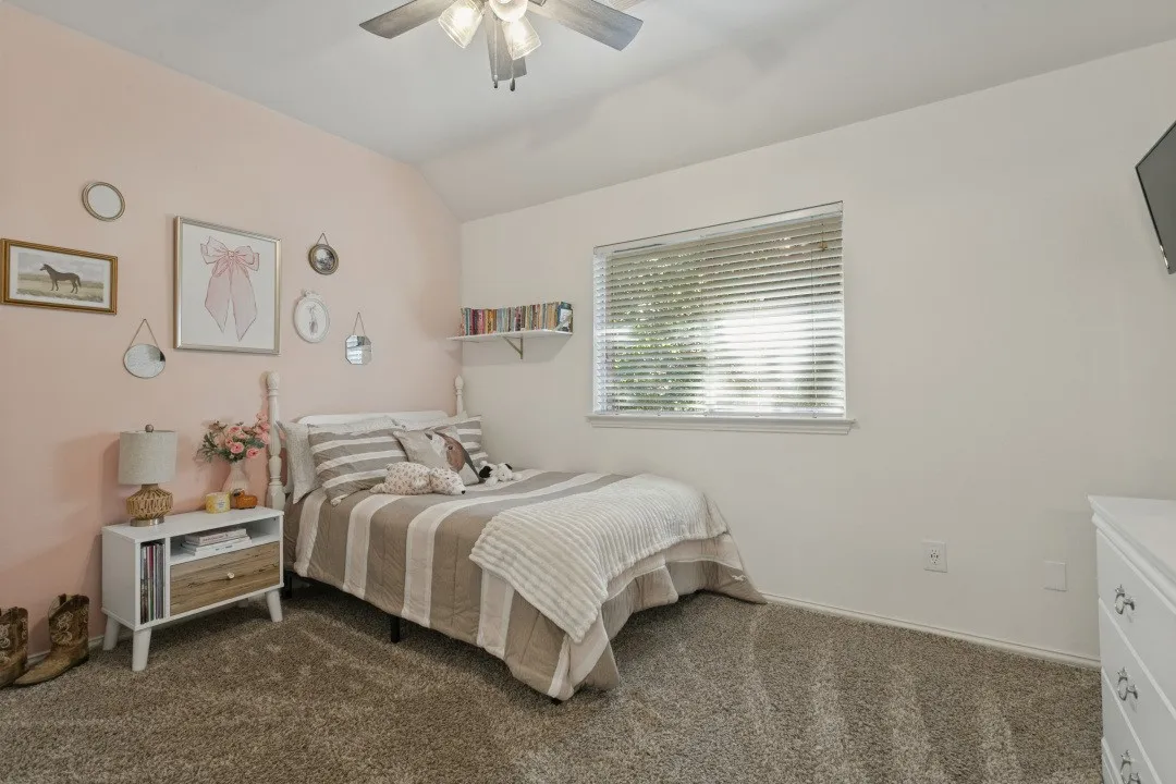 Single Family Residence For Sale in Denton County , 1912 Creek Bend Drive, Corinth, Texas 76208, 4 Bedroom, 3 Bathroom, 2 Garage spaces, 2,937 Sqft, built in 2002, mls#21407138, Real Estate Agent in Corinth, Homes For Sale in Denton county, Homes For Sale in Corinth, Realtor in Corinth Texas, Real Estate Brokerage Independent Realty Texas, Luminita Cordes Realtor