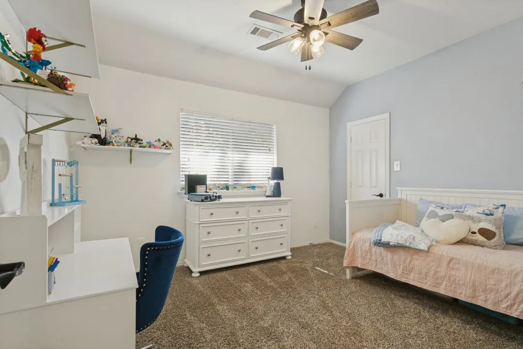 Single Family Residence For Sale in Denton County , 1912 Creek Bend Drive, Corinth, Texas 76208, 4 Bedroom, 3 Bathroom, 2 Garage spaces, 2,937 Sqft, built in 2002, mls#21407138, Real Estate Agent in Corinth, Homes For Sale in Denton county, Homes For Sale in Corinth, Realtor in Corinth Texas, Real Estate Brokerage Independent Realty Texas, Luminita Cordes Realtor
