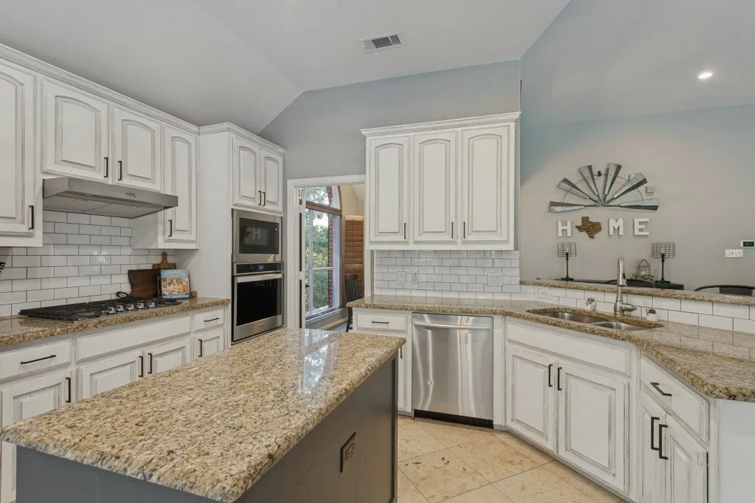 Single Family Residence For Sale in Denton County , 1912 Creek Bend Drive, Corinth, Texas 76208, 4 Bedroom, 3 Bathroom, 2 Garage spaces, 2,937 Sqft, built in 2002, mls#21407138, Real Estate Agent in Corinth, Homes For Sale in Denton county, Homes For Sale in Corinth, Realtor in Corinth Texas, Real Estate Brokerage Independent Realty Texas, Luminita Cordes Realtor