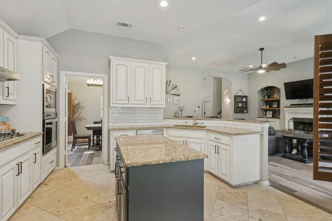 Single Family Residence For Sale in Denton County , 1912 Creek Bend Drive, Corinth, Texas 76208, 4 Bedroom, 3 Bathroom, 2 Garage spaces, 2,937 Sqft, built in 2002, mls#21407138, Real Estate Agent in Corinth, Homes For Sale in Denton county, Homes For Sale in Corinth, Realtor in Corinth Texas, Real Estate Brokerage Independent Realty Texas, Luminita Cordes Realtor