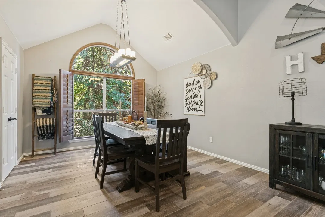 Single Family Residence For Sale in Denton County , 1912 Creek Bend Drive, Corinth, Texas 76208, 4 Bedroom, 3 Bathroom, 2 Garage spaces, 2,937 Sqft, built in 2002, mls#21407138, Real Estate Agent in Corinth, Homes For Sale in Denton county, Homes For Sale in Corinth, Realtor in Corinth Texas, Real Estate Brokerage Independent Realty Texas, Luminita Cordes Realtor