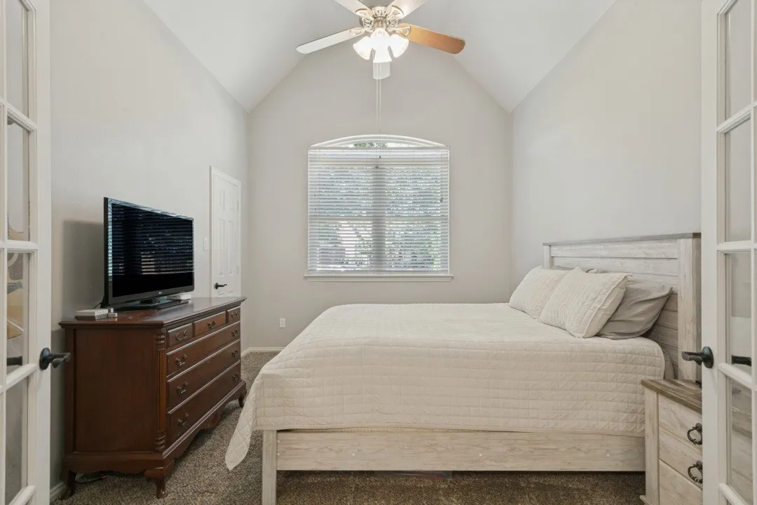 Single Family Residence For Sale in Denton County , 1912 Creek Bend Drive, Corinth, Texas 76208, 4 Bedroom, 3 Bathroom, 2 Garage spaces, 2,937 Sqft, built in 2002, mls#21407138, Real Estate Agent in Corinth, Homes For Sale in Denton county, Homes For Sale in Corinth, Realtor in Corinth Texas, Real Estate Brokerage Independent Realty Texas, Luminita Cordes Realtor