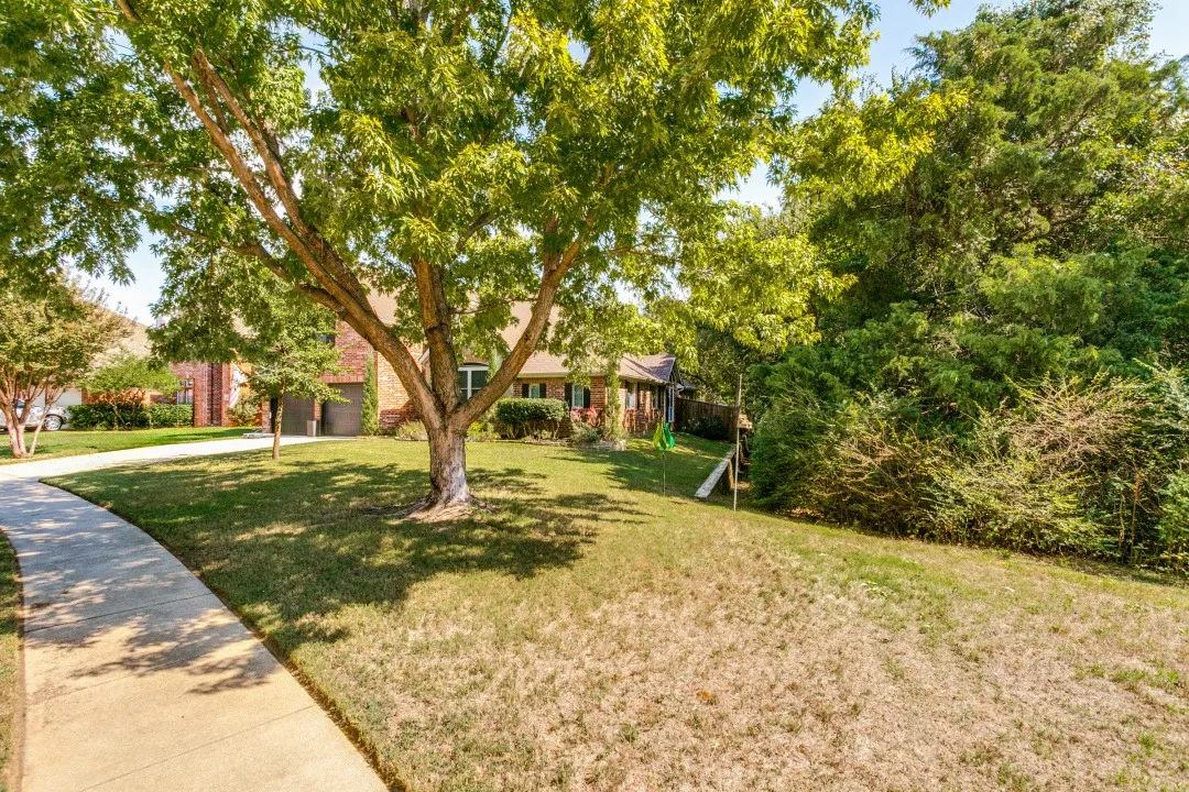 Single Family Residence For Sale in Denton County , 1912 Creek Bend Drive, Corinth, Texas 76208, 4 Bedroom, 3 Bathroom, 2 Garage spaces, 2,937 Sqft, built in 2002, mls#21407138, Real Estate Agent in Corinth, Homes For Sale in Denton county, Homes For Sale in Corinth, Realtor in Corinth Texas, Real Estate Brokerage Independent Realty Texas, Luminita Cordes Realtor