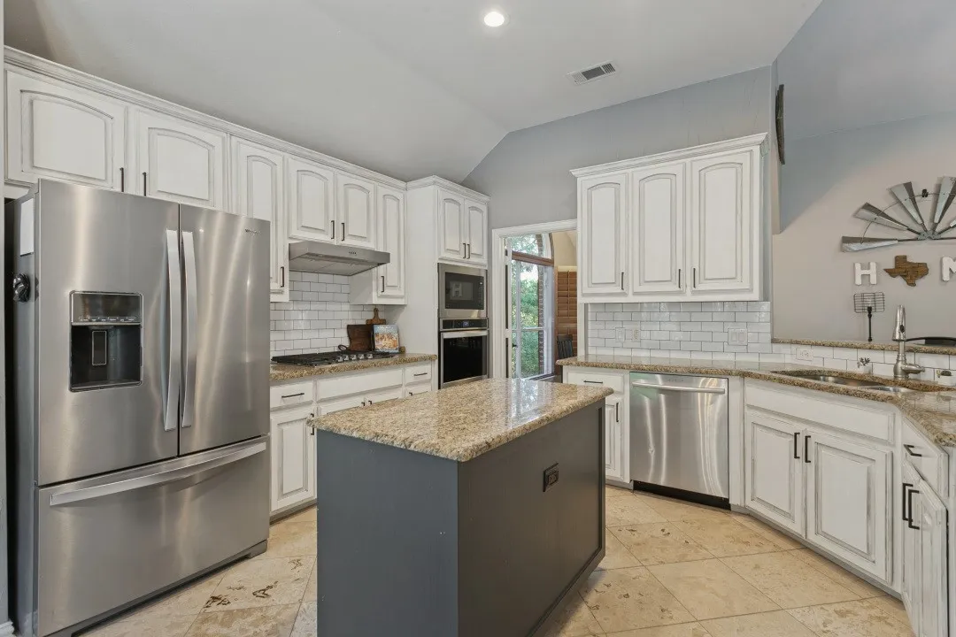 Single Family Residence For Sale in Denton County , 1912 Creek Bend Drive, Corinth, Texas 76208, 4 Bedroom, 3 Bathroom, 2 Garage spaces, 2,937 Sqft, built in 2002, mls#21407138, Real Estate Agent in Corinth, Homes For Sale in Denton county, Homes For Sale in Corinth, Realtor in Corinth Texas, Real Estate Brokerage Independent Realty Texas, Luminita Cordes Realtor