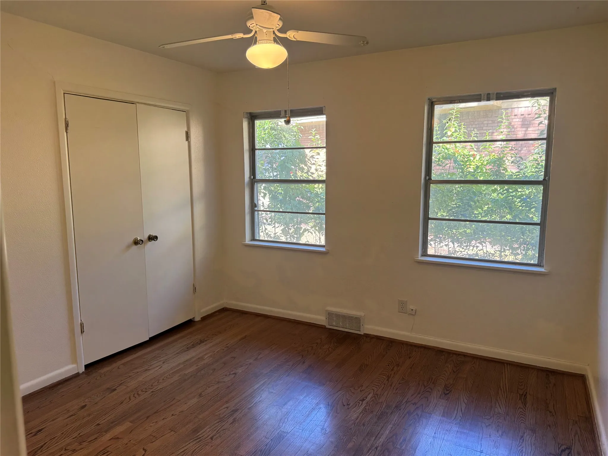 Single Family Residence For Rent in Dallas County , 514 W Ridgewood Drive, Garland, Texas 75041, 4 Bedroom, 3 Bathroom, Garage spaces, 2,097 Sqft, built in 1955, mls#21408721, Real Estate Agent in Garland, Homes For Rent in Dallas county, Homes For Rent in Garland, Realtor in Garland Texas, Real Estate Brokerage Independent Realty Texas, Luminita Cordes Realtor