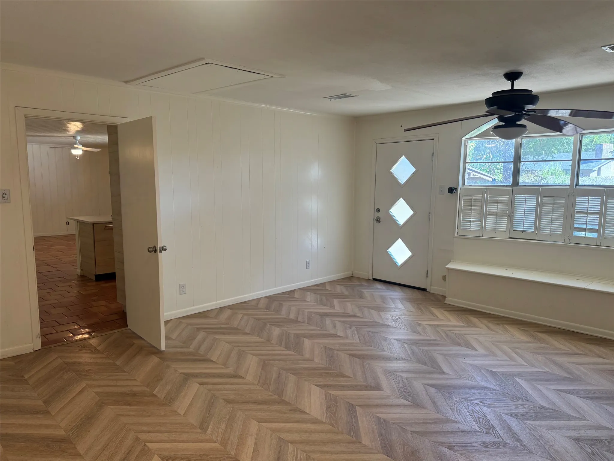 Single Family Residence For Rent in Dallas County , 514 W Ridgewood Drive, Garland, Texas 75041, 4 Bedroom, 3 Bathroom, Garage spaces, 2,097 Sqft, built in 1955, mls#21408721, Real Estate Agent in Garland, Homes For Rent in Dallas county, Homes For Rent in Garland, Realtor in Garland Texas, Real Estate Brokerage Independent Realty Texas, Luminita Cordes Realtor