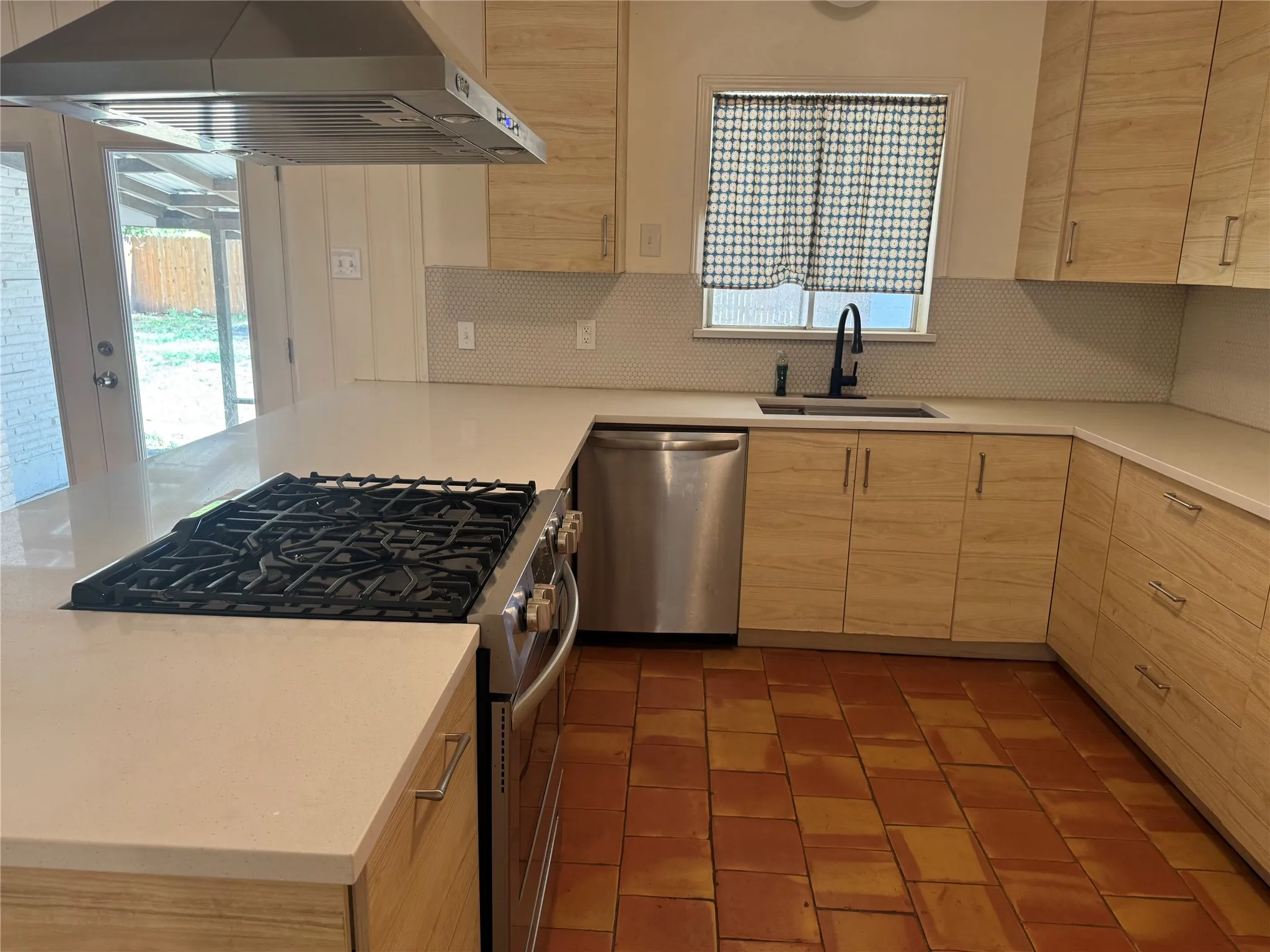 Single Family Residence For Rent in Dallas County , 514 W Ridgewood Drive, Garland, Texas 75041, 4 Bedroom, 3 Bathroom, Garage spaces, 2,097 Sqft, built in 1955, mls#21408721, Real Estate Agent in Garland, Homes For Rent in Dallas county, Homes For Rent in Garland, Realtor in Garland Texas, Real Estate Brokerage Independent Realty Texas, Luminita Cordes Realtor