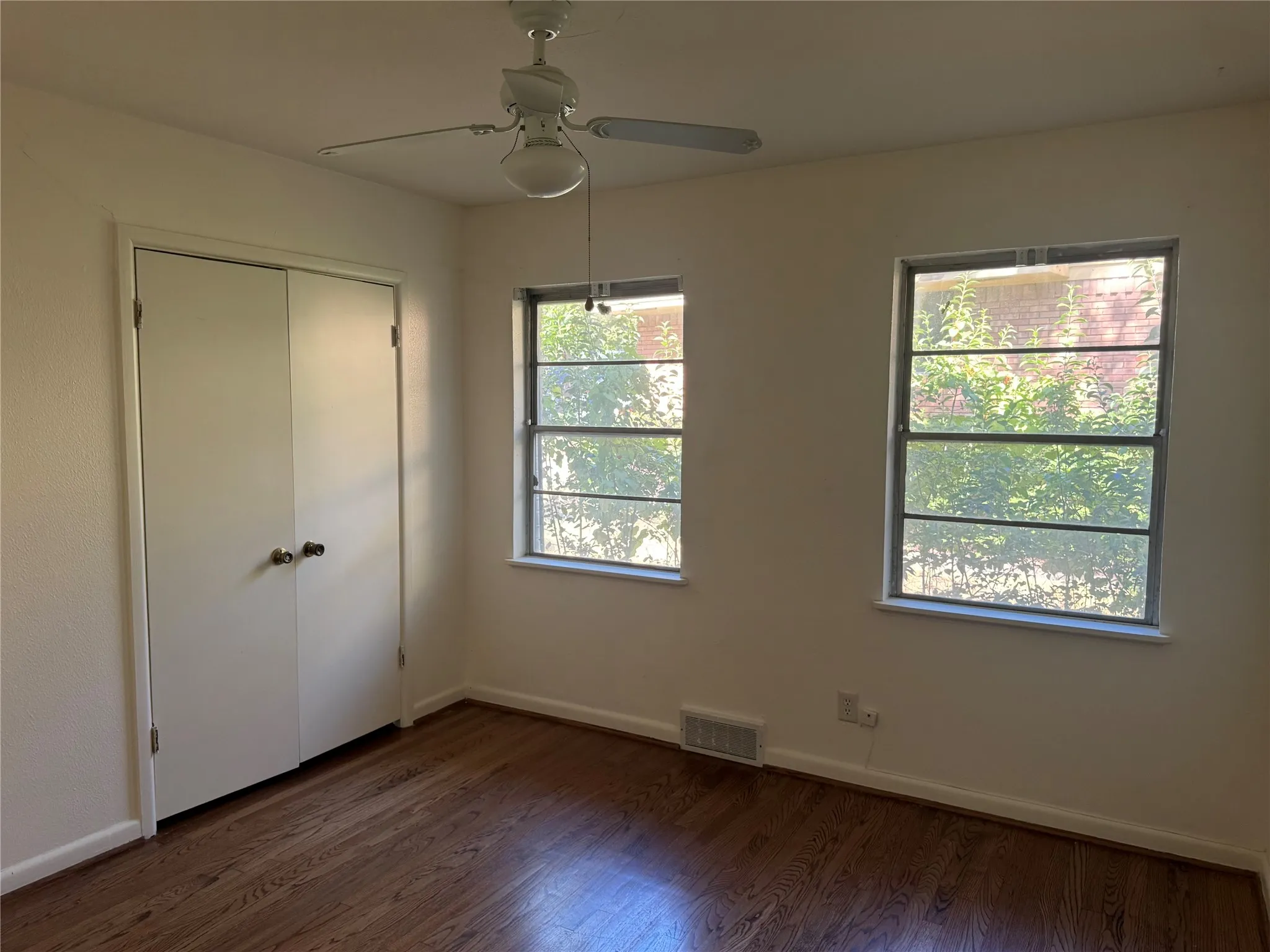 Single Family Residence For Rent in Dallas County , 514 W Ridgewood Drive, Garland, Texas 75041, 4 Bedroom, 3 Bathroom, Garage spaces, 2,097 Sqft, built in 1955, mls#21408721, Real Estate Agent in Garland, Homes For Rent in Dallas county, Homes For Rent in Garland, Realtor in Garland Texas, Real Estate Brokerage Independent Realty Texas, Luminita Cordes Realtor