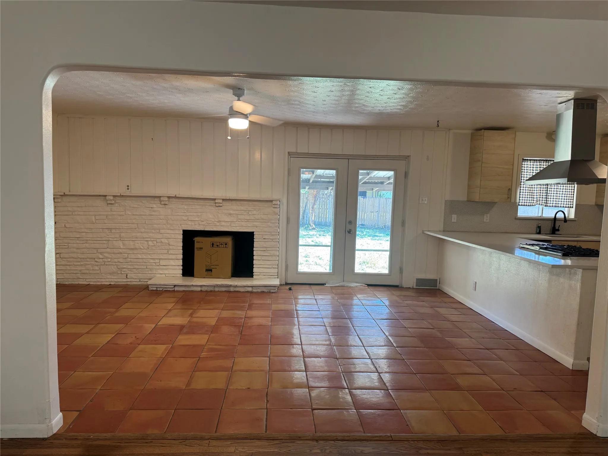 Single Family Residence For Rent in Dallas County , 514 W Ridgewood Drive, Garland, Texas 75041, 4 Bedroom, 3 Bathroom, Garage spaces, 2,097 Sqft, built in 1955, mls#21408721, Real Estate Agent in Garland, Homes For Rent in Dallas county, Homes For Rent in Garland, Realtor in Garland Texas, Real Estate Brokerage Independent Realty Texas, Luminita Cordes Realtor