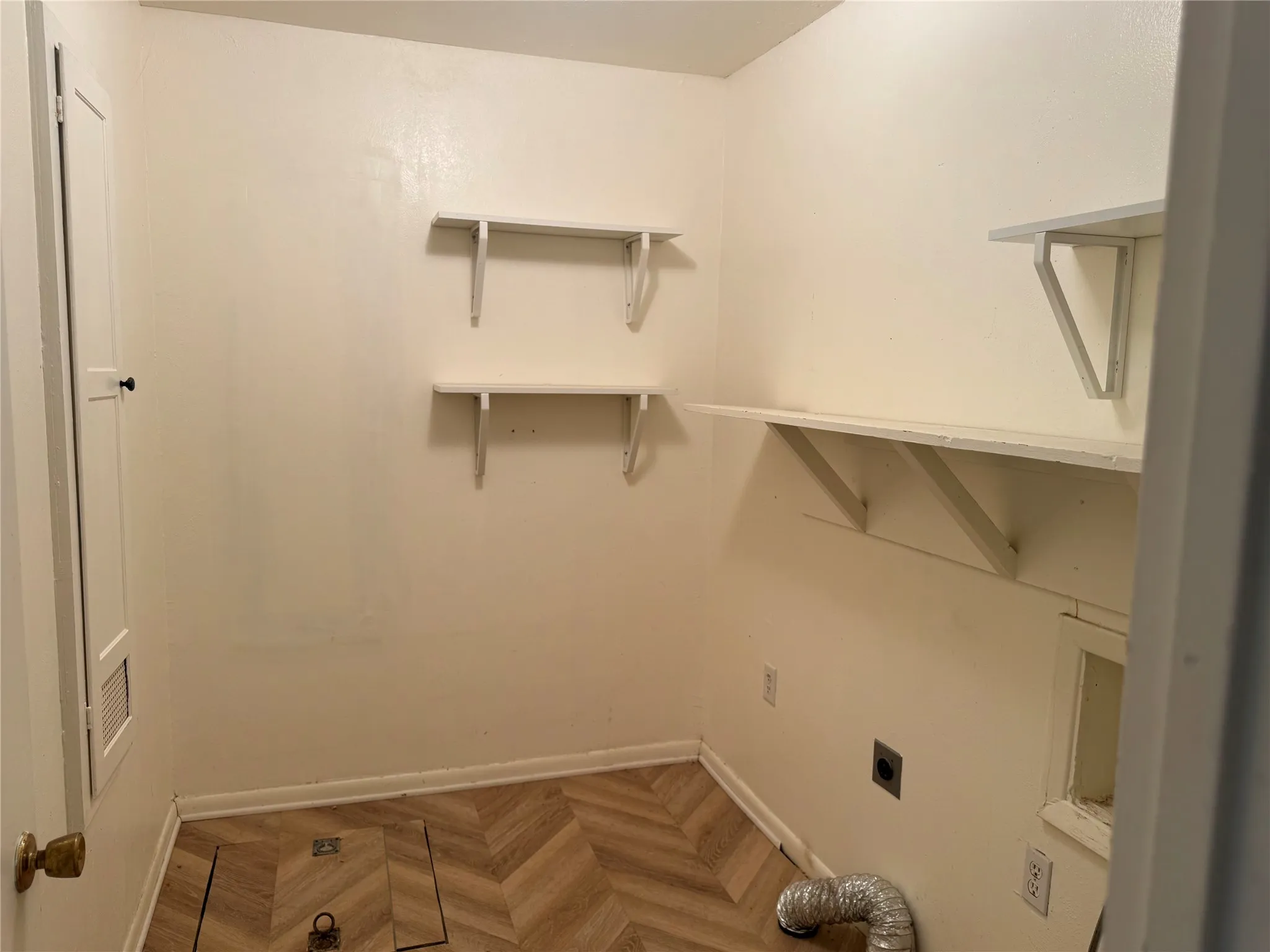 Single Family Residence For Rent in Dallas County , 514 W Ridgewood Drive, Garland, Texas 75041, 4 Bedroom, 3 Bathroom, Garage spaces, 2,097 Sqft, built in 1955, mls#21408721, Real Estate Agent in Garland, Homes For Rent in Dallas county, Homes For Rent in Garland, Realtor in Garland Texas, Real Estate Brokerage Independent Realty Texas, Luminita Cordes Realtor