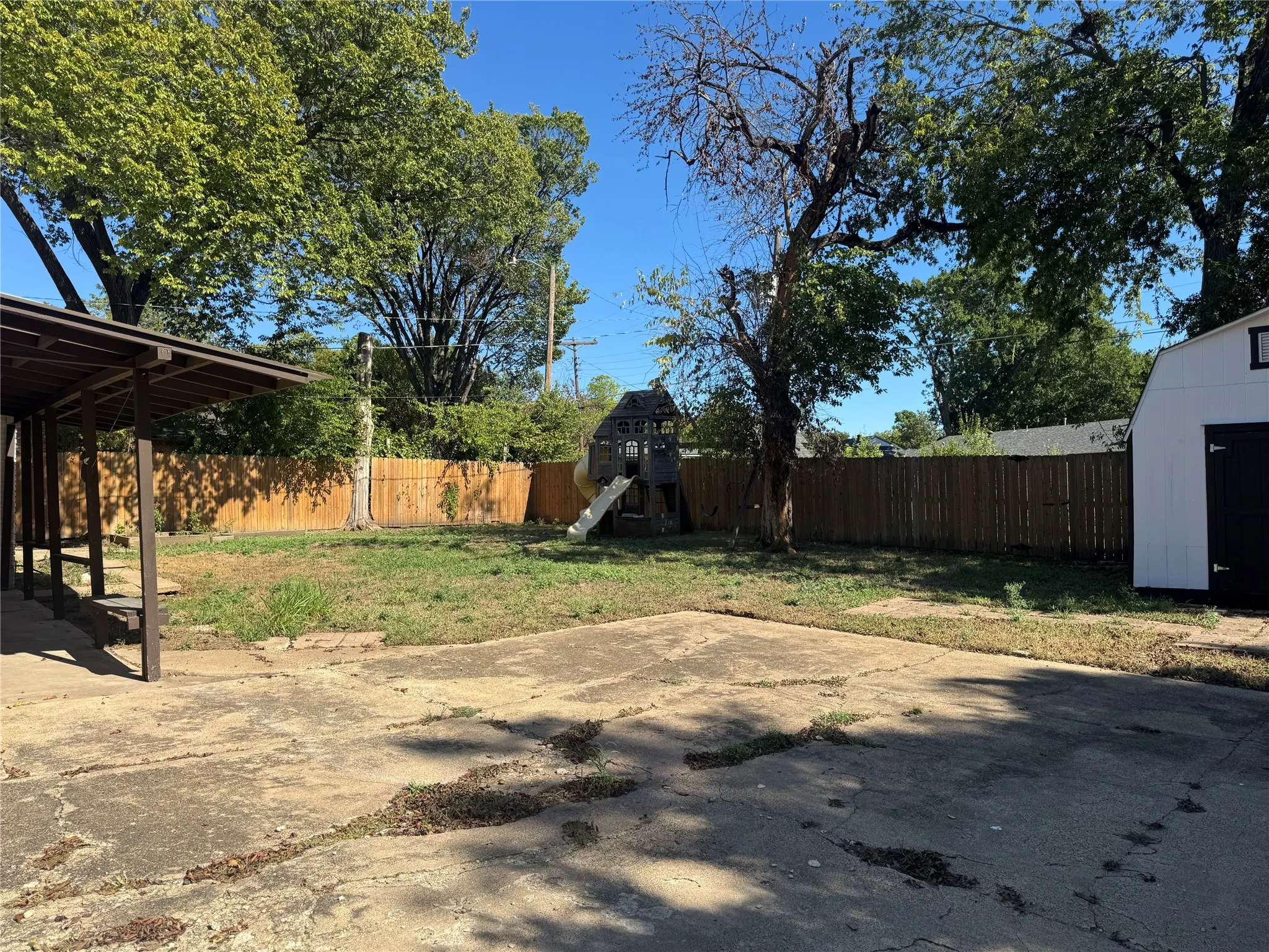 Single Family Residence For Rent in Dallas County , 514 W Ridgewood Drive, Garland, Texas 75041, 4 Bedroom, 3 Bathroom, Garage spaces, 2,097 Sqft, built in 1955, mls#21408721, Real Estate Agent in Garland, Homes For Rent in Dallas county, Homes For Rent in Garland, Realtor in Garland Texas, Real Estate Brokerage Independent Realty Texas, Luminita Cordes Realtor