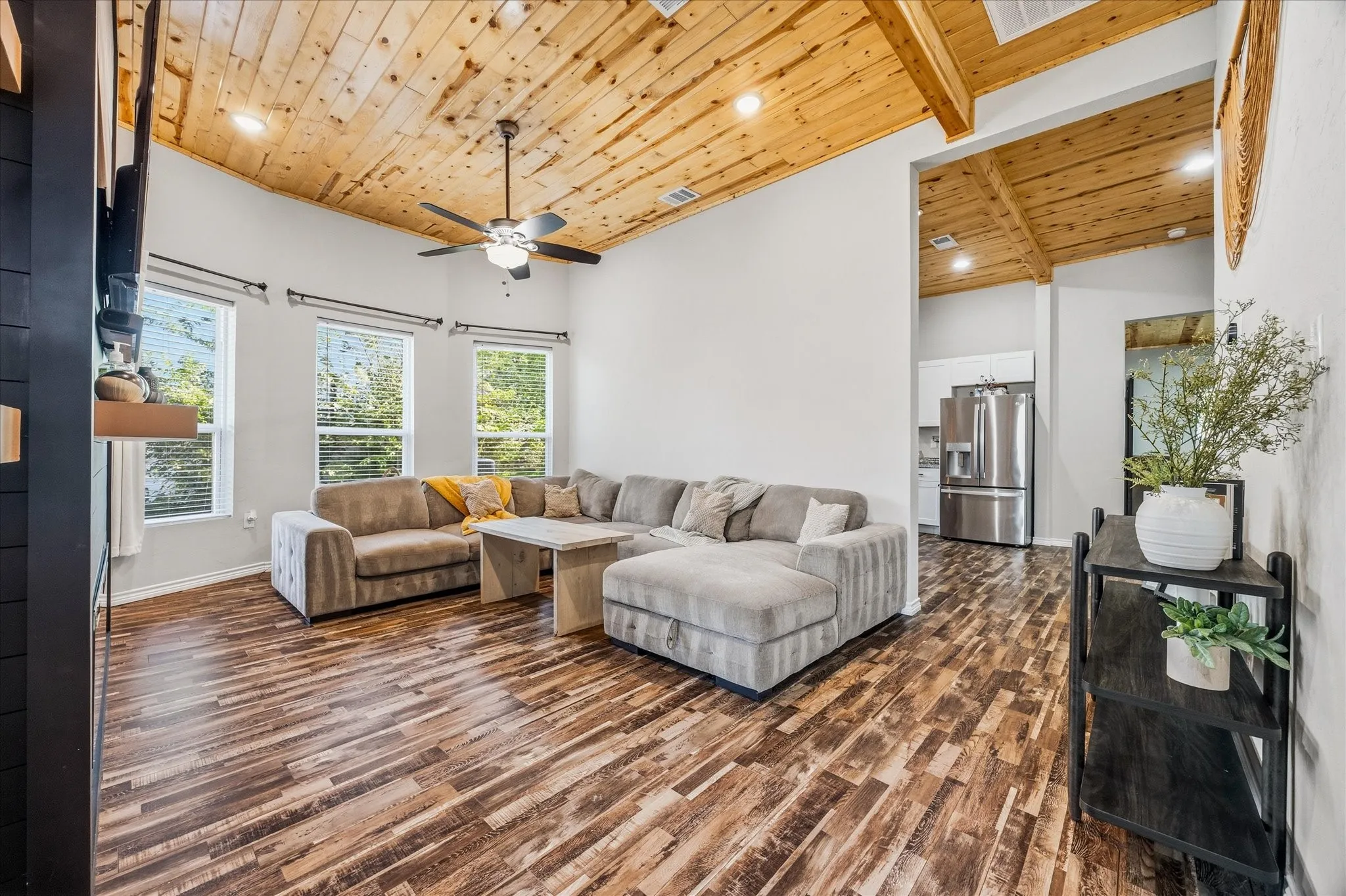 Single Family Residence For Sale in Hunt County , 2206 Drake Street, Caddo Mills, Texas 75135, 4 Bedroom, 2 Bathroom, Garage spaces, 1,588 Sqft, built in 1970, mls#21408885, Real Estate Agent in Caddo Mills, Homes For Sale in Hunt county, Homes For Sale in Caddo Mills, Realtor in Caddo Mills Texas, Real Estate Brokerage Independent Realty Texas, Luminita Cordes Realtor