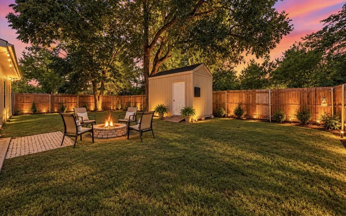 Single Family Residence For Sale in Hunt County , 2206 Drake Street, Caddo Mills, Texas 75135, 4 Bedroom, 2 Bathroom, Garage spaces, 1,588 Sqft, built in 1970, mls#21408885, Real Estate Agent in Caddo Mills, Homes For Sale in Hunt county, Homes For Sale in Caddo Mills, Realtor in Caddo Mills Texas, Real Estate Brokerage Independent Realty Texas, Luminita Cordes Realtor