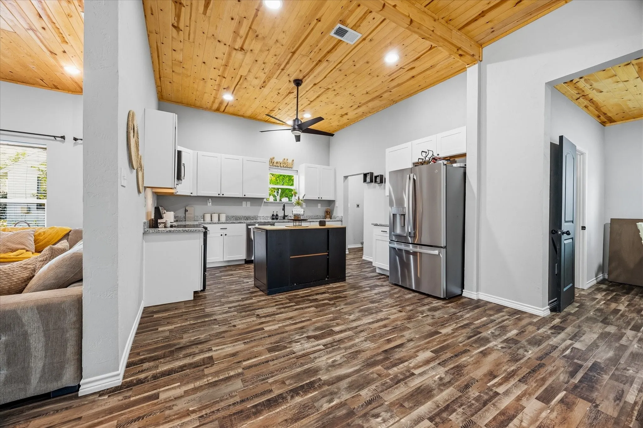Single Family Residence For Sale in Hunt County , 2206 Drake Street, Caddo Mills, Texas 75135, 4 Bedroom, 2 Bathroom, Garage spaces, 1,588 Sqft, built in 1970, mls#21408885, Real Estate Agent in Caddo Mills, Homes For Sale in Hunt county, Homes For Sale in Caddo Mills, Realtor in Caddo Mills Texas, Real Estate Brokerage Independent Realty Texas, Luminita Cordes Realtor