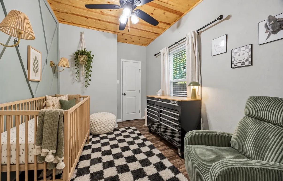Single Family Residence For Sale in Hunt County , 2206 Drake Street, Caddo Mills, Texas 75135, 4 Bedroom, 2 Bathroom, Garage spaces, 1,588 Sqft, built in 1970, mls#21408885, Real Estate Agent in Caddo Mills, Homes For Sale in Hunt county, Homes For Sale in Caddo Mills, Realtor in Caddo Mills Texas, Real Estate Brokerage Independent Realty Texas, Luminita Cordes Realtor