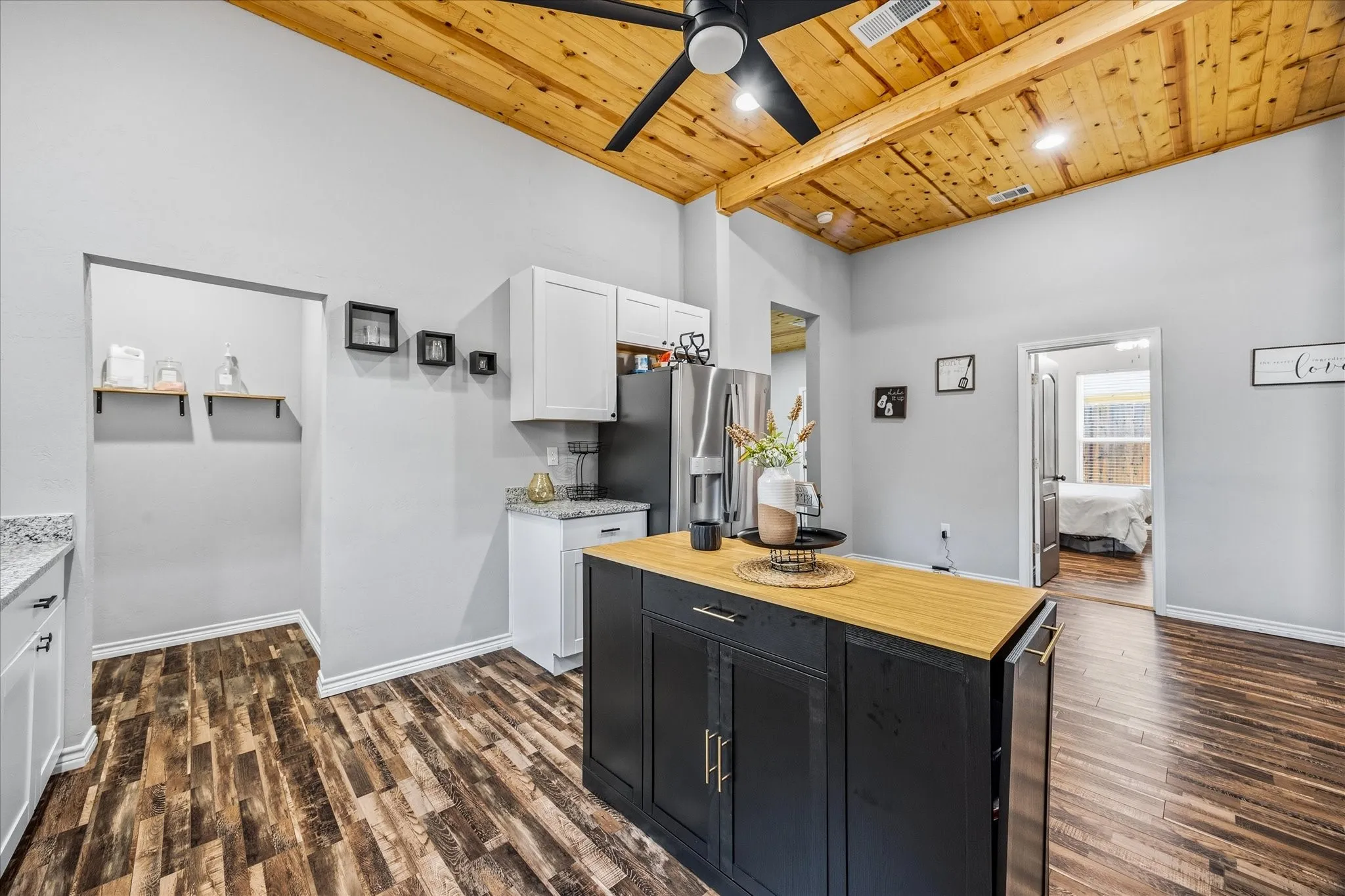 Single Family Residence For Sale in Hunt County , 2206 Drake Street, Caddo Mills, Texas 75135, 4 Bedroom, 2 Bathroom, Garage spaces, 1,588 Sqft, built in 1970, mls#21408885, Real Estate Agent in Caddo Mills, Homes For Sale in Hunt county, Homes For Sale in Caddo Mills, Realtor in Caddo Mills Texas, Real Estate Brokerage Independent Realty Texas, Luminita Cordes Realtor