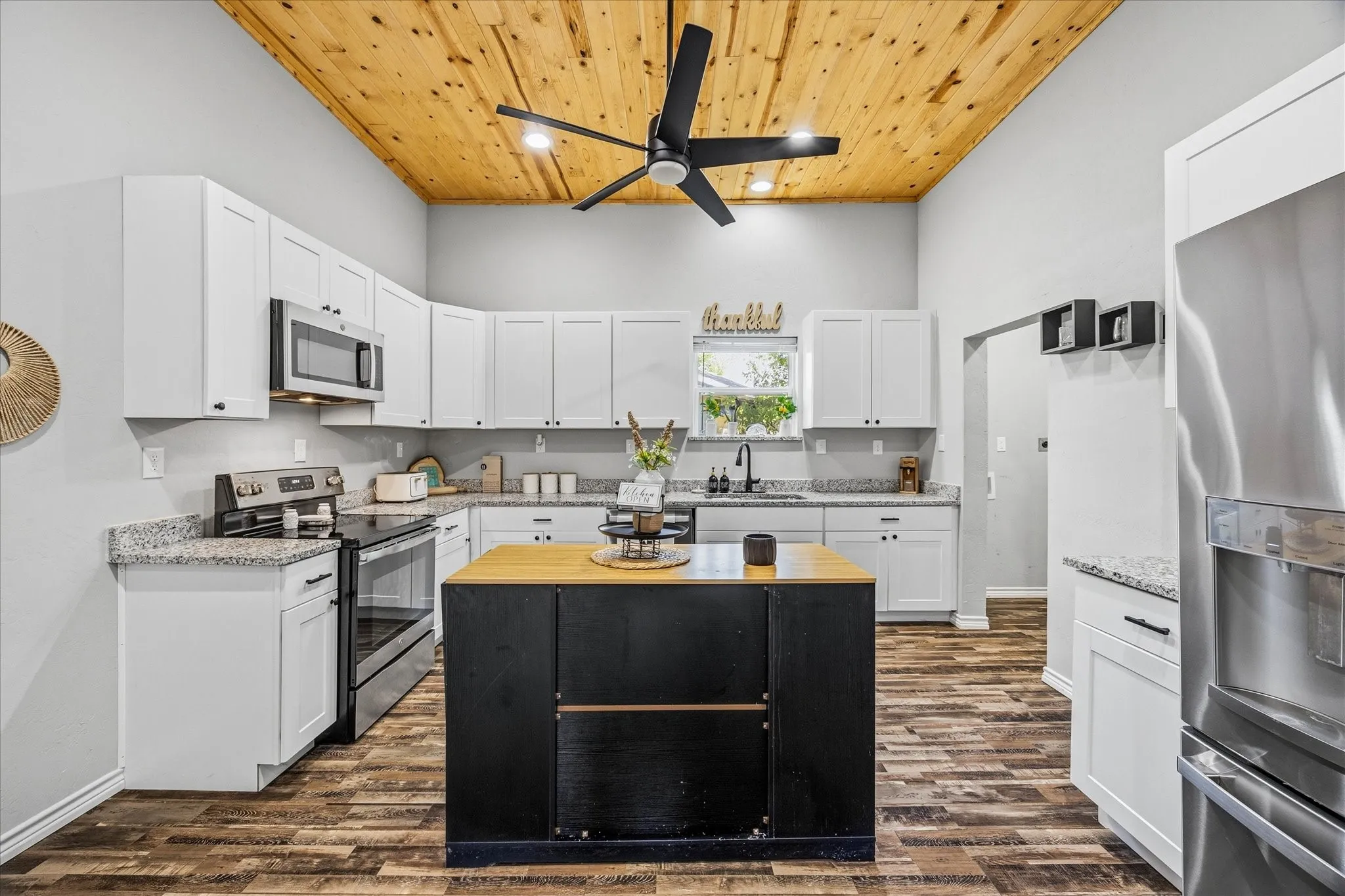 Single Family Residence For Sale in Hunt County , 2206 Drake Street, Caddo Mills, Texas 75135, 4 Bedroom, 2 Bathroom, Garage spaces, 1,588 Sqft, built in 1970, mls#21408885, Real Estate Agent in Caddo Mills, Homes For Sale in Hunt county, Homes For Sale in Caddo Mills, Realtor in Caddo Mills Texas, Real Estate Brokerage Independent Realty Texas, Luminita Cordes Realtor