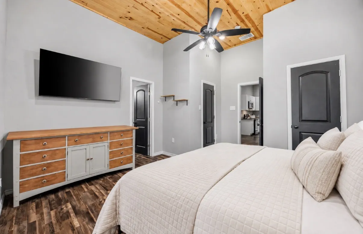 Single Family Residence For Sale in Hunt County , 2206 Drake Street, Caddo Mills, Texas 75135, 4 Bedroom, 2 Bathroom, Garage spaces, 1,588 Sqft, built in 1970, mls#21408885, Real Estate Agent in Caddo Mills, Homes For Sale in Hunt county, Homes For Sale in Caddo Mills, Realtor in Caddo Mills Texas, Real Estate Brokerage Independent Realty Texas, Luminita Cordes Realtor
