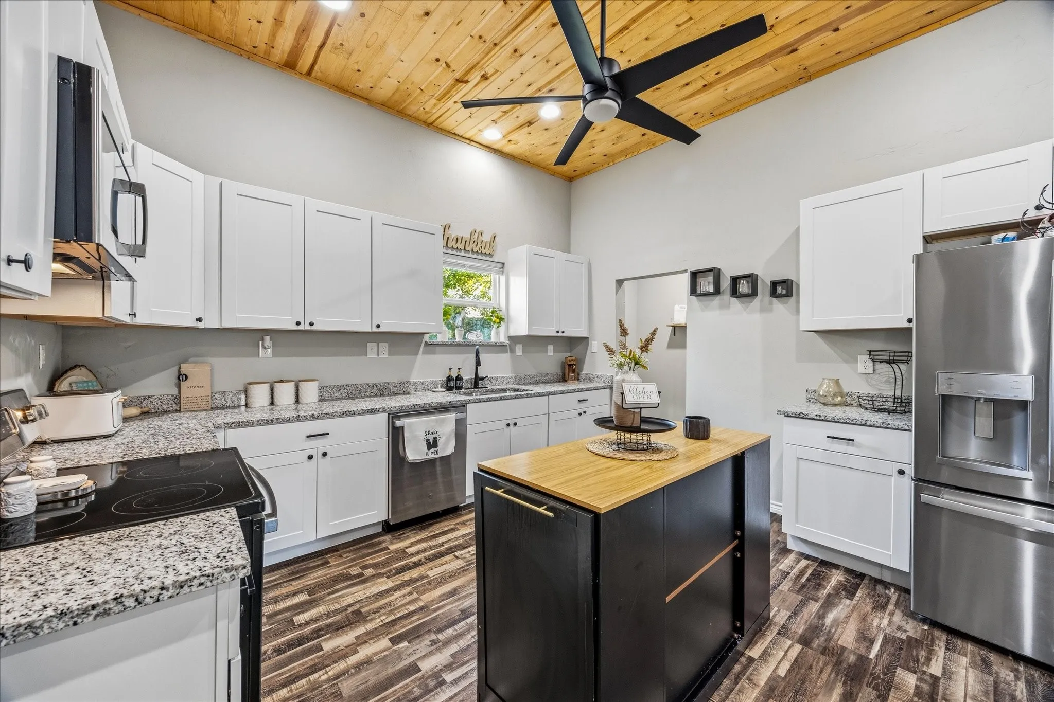 Single Family Residence For Sale in Hunt County , 2206 Drake Street, Caddo Mills, Texas 75135, 4 Bedroom, 2 Bathroom, Garage spaces, 1,588 Sqft, built in 1970, mls#21408885, Real Estate Agent in Caddo Mills, Homes For Sale in Hunt county, Homes For Sale in Caddo Mills, Realtor in Caddo Mills Texas, Real Estate Brokerage Independent Realty Texas, Luminita Cordes Realtor