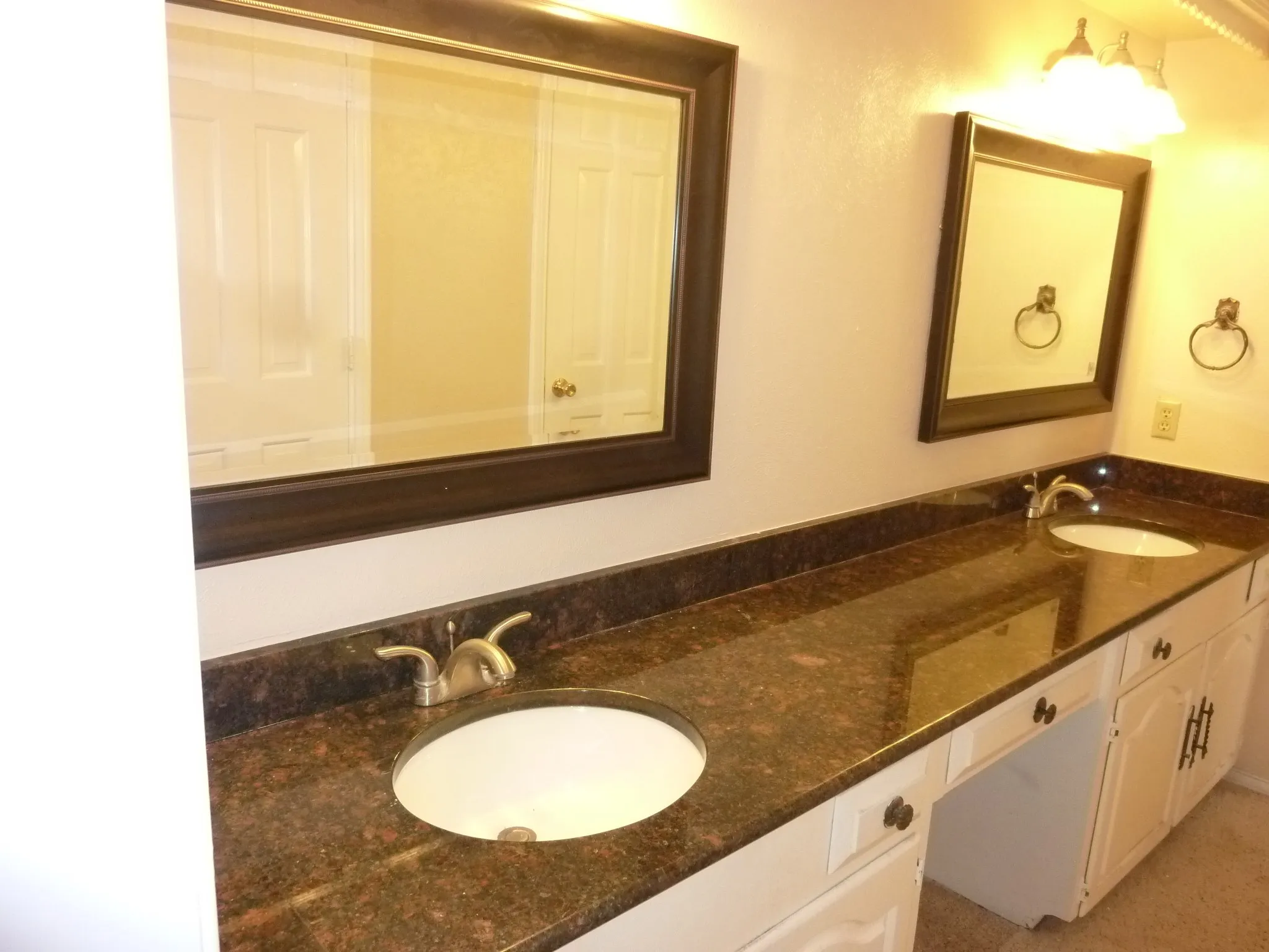 Single Family Residence For Rent in Dallas County , 6918 LA MANGA Drive, Dallas, Texas 75248, 4 Bedroom, 3 Bathroom, 2 Garage spaces, 2,750 Sqft, built in 1976, mls#21408891, Real Estate Agent in Dallas, Homes For Rent in Dallas county, Homes For Rent in Dallas, Realtor in Dallas Texas, Real Estate Brokerage Independent Realty Texas, Luminita Cordes Realtor