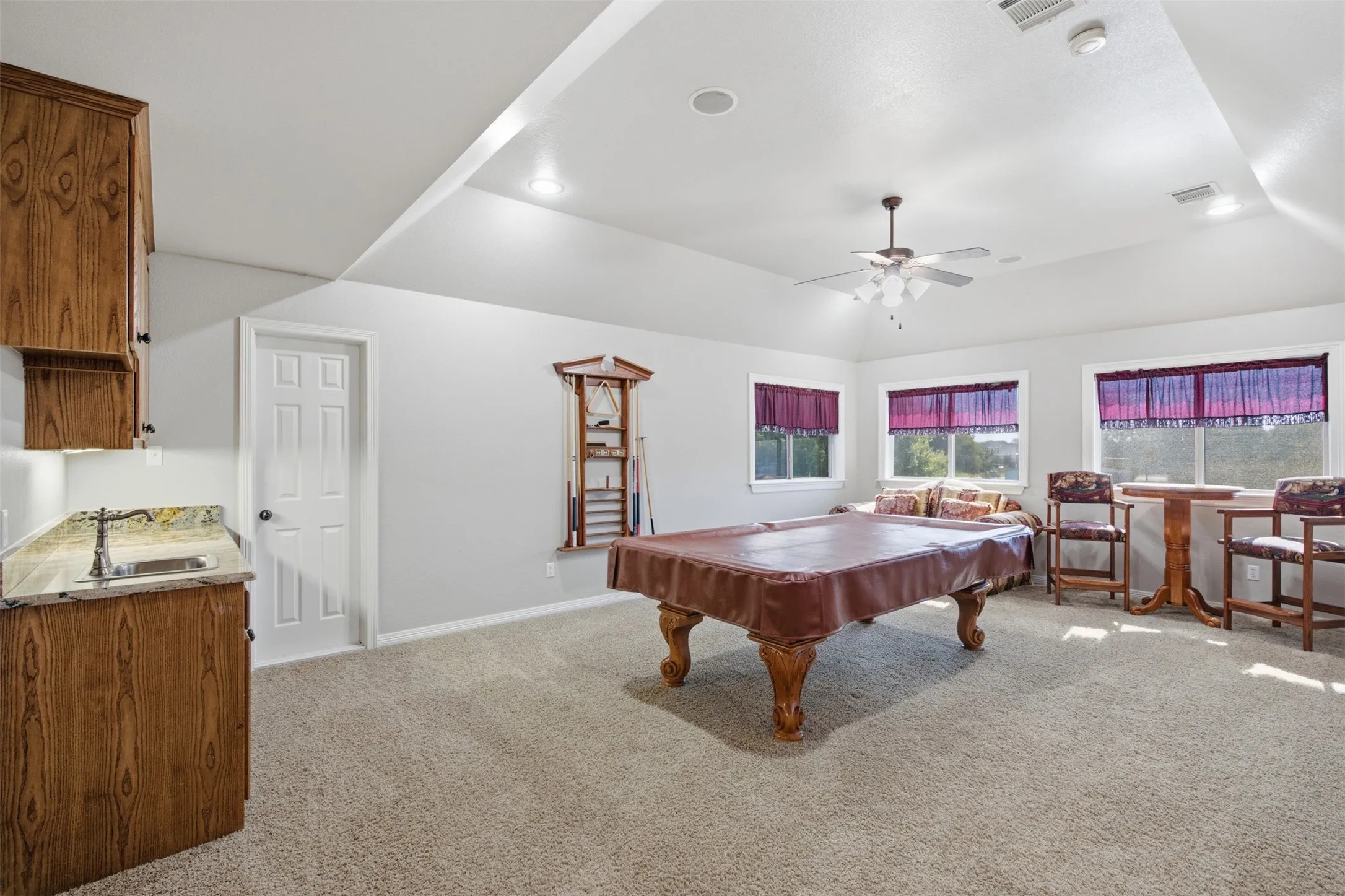 Single Family Residence For Sale in Tarrant County , 9204 Hailey Court, North Richland Hills, Texas 76182, 5 Bedroom, 3 Bathroom, 3 Garage spaces, 4,450 Sqft, built in 2004, mls#21408871, Real Estate Agent in North Richland Hills, Homes For Sale in Tarrant county, Homes For Sale in North Richland Hills, Realtor in North Richland Hills Texas, Real Estate Brokerage Independent Realty Texas, Luminita Cordes Realtor