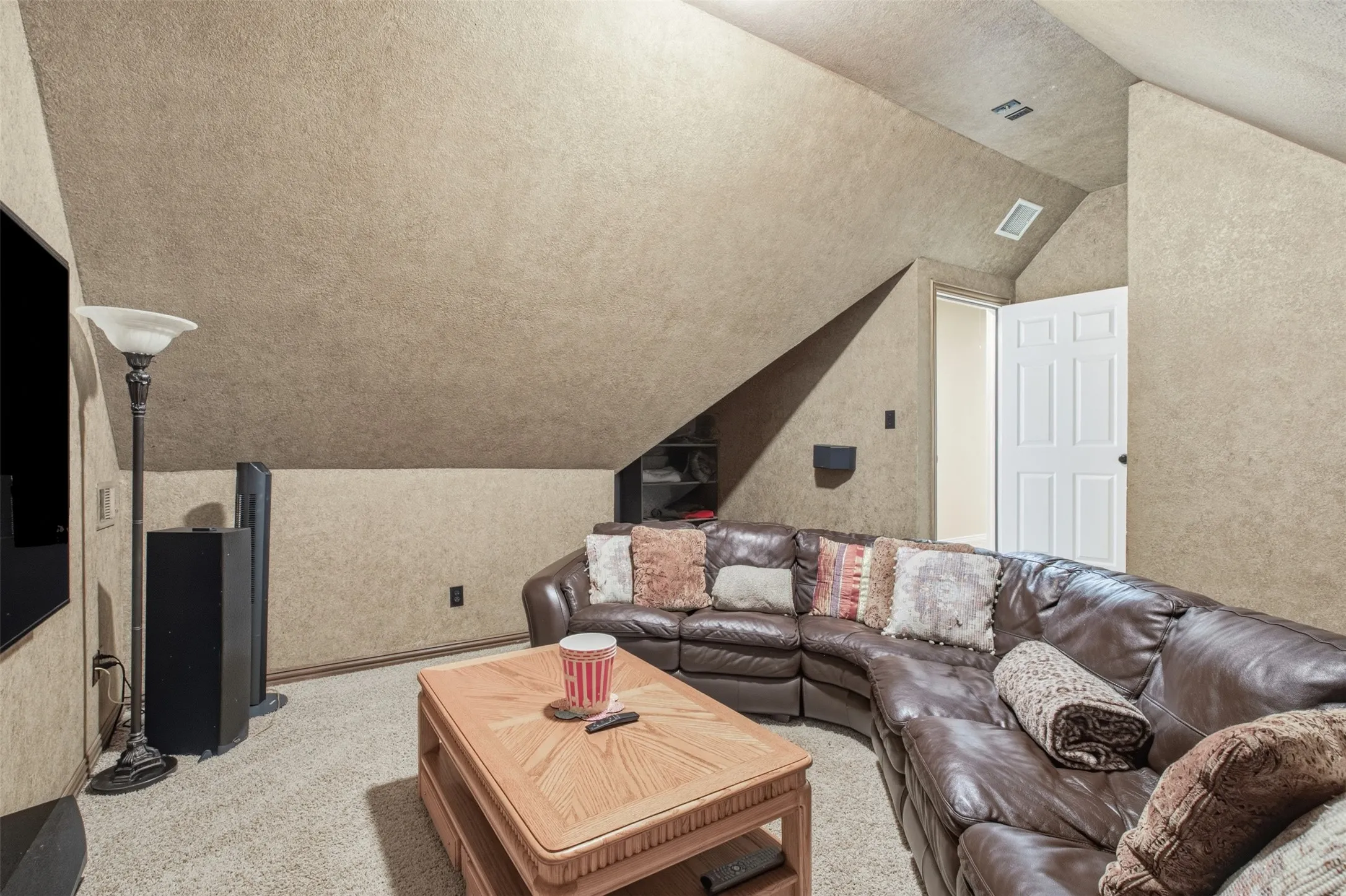 Single Family Residence For Sale in Tarrant County , 9204 Hailey Court, North Richland Hills, Texas 76182, 5 Bedroom, 3 Bathroom, 3 Garage spaces, 4,450 Sqft, built in 2004, mls#21408871, Real Estate Agent in North Richland Hills, Homes For Sale in Tarrant county, Homes For Sale in North Richland Hills, Realtor in North Richland Hills Texas, Real Estate Brokerage Independent Realty Texas, Luminita Cordes Realtor
