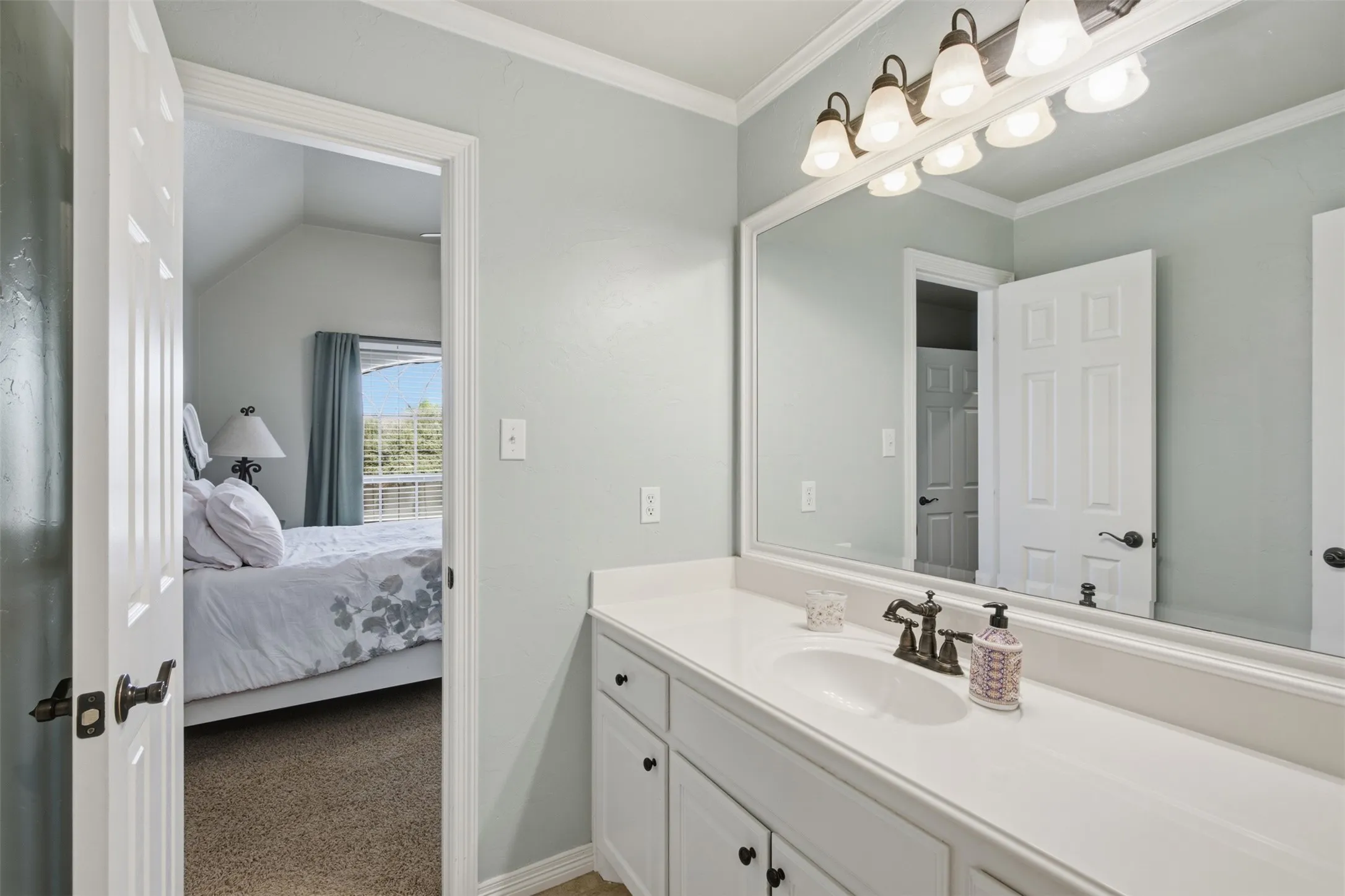 Single Family Residence For Sale in Tarrant County , 9204 Hailey Court, North Richland Hills, Texas 76182, 5 Bedroom, 3 Bathroom, 3 Garage spaces, 4,450 Sqft, built in 2004, mls#21408871, Real Estate Agent in North Richland Hills, Homes For Sale in Tarrant county, Homes For Sale in North Richland Hills, Realtor in North Richland Hills Texas, Real Estate Brokerage Independent Realty Texas, Luminita Cordes Realtor