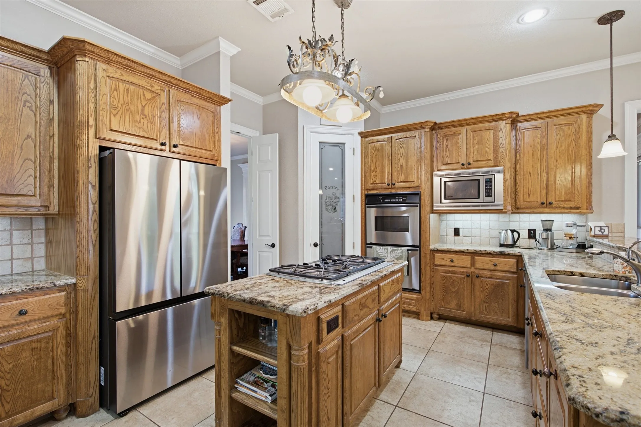 Single Family Residence For Sale in Tarrant County , 9204 Hailey Court, North Richland Hills, Texas 76182, 5 Bedroom, 3 Bathroom, 3 Garage spaces, 4,450 Sqft, built in 2004, mls#21408871, Real Estate Agent in North Richland Hills, Homes For Sale in Tarrant county, Homes For Sale in North Richland Hills, Realtor in North Richland Hills Texas, Real Estate Brokerage Independent Realty Texas, Luminita Cordes Realtor