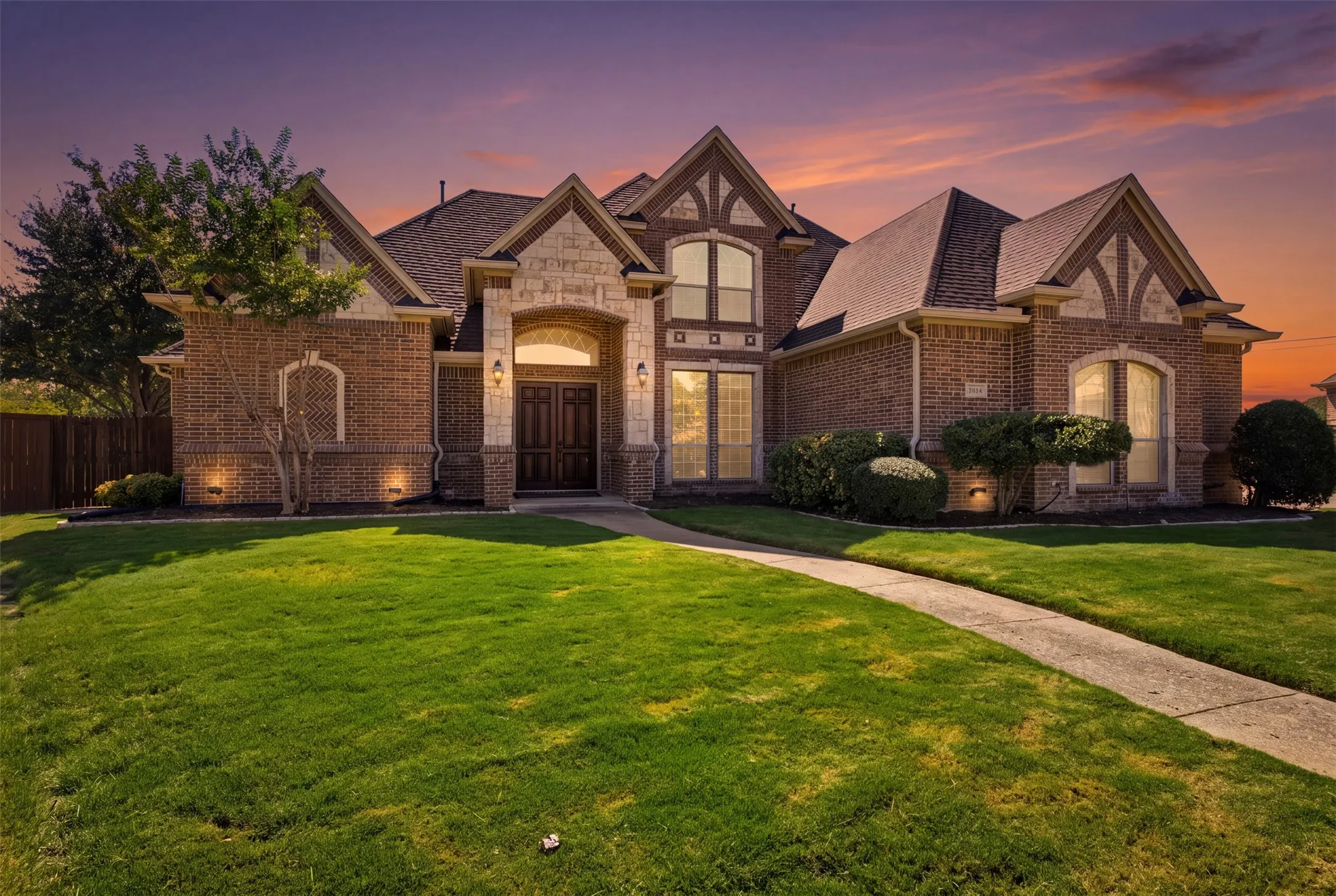 Single Family Residence For Sale in Tarrant County , 9204 Hailey Court, North Richland Hills, Texas 76182, 5 Bedroom, 3 Bathroom, 3 Garage spaces, 4,450 Sqft, built in 2004, mls#21408871, Real Estate Agent in North Richland Hills, Homes For Sale in Tarrant county, Homes For Sale in North Richland Hills, Realtor in North Richland Hills Texas, Real Estate Brokerage Independent Realty Texas, Luminita Cordes Realtor