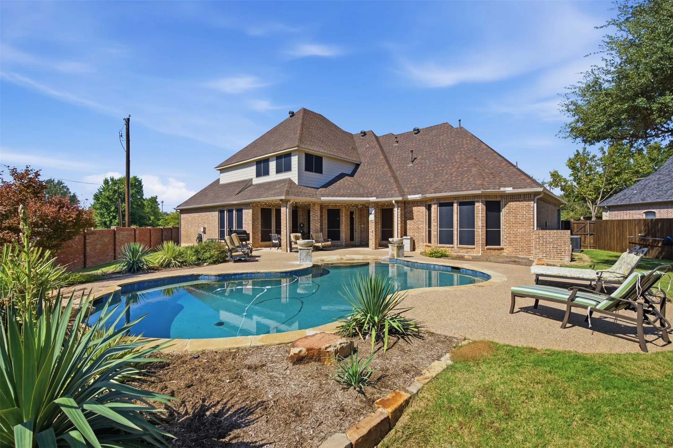 Single Family Residence For Sale in Tarrant County , 9204 Hailey Court, North Richland Hills, Texas 76182, 5 Bedroom, 3 Bathroom, 3 Garage spaces, 4,450 Sqft, built in 2004, mls#21408871, Real Estate Agent in North Richland Hills, Homes For Sale in Tarrant county, Homes For Sale in North Richland Hills, Realtor in North Richland Hills Texas, Real Estate Brokerage Independent Realty Texas, Luminita Cordes Realtor