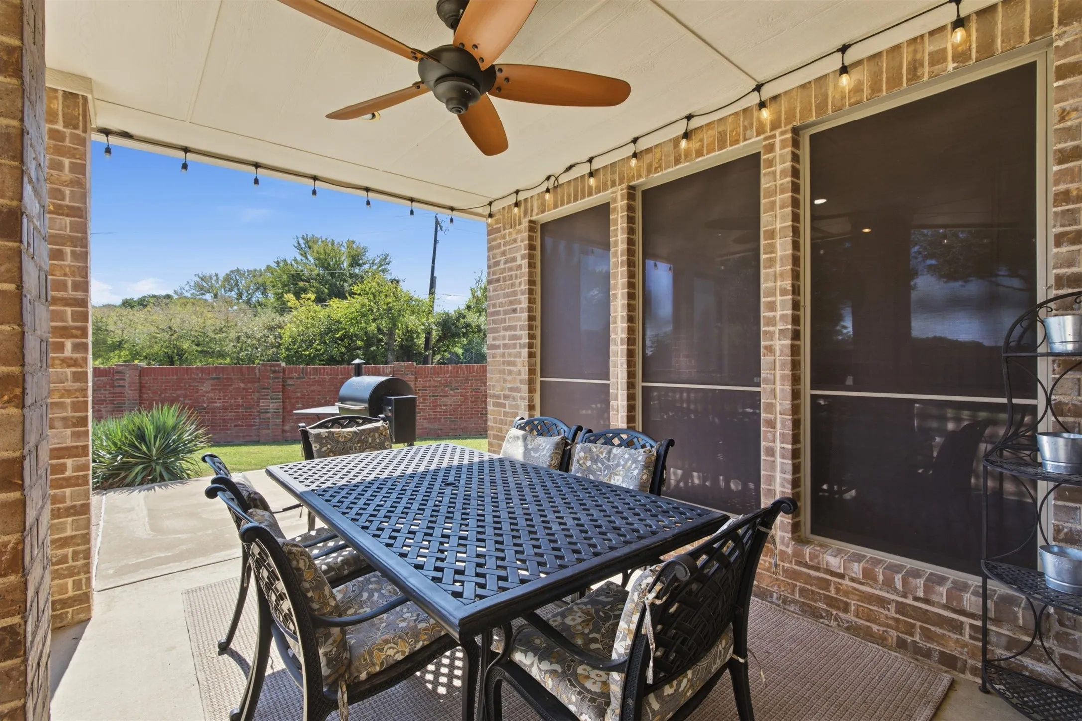 Single Family Residence For Sale in Tarrant County , 9204 Hailey Court, North Richland Hills, Texas 76182, 5 Bedroom, 3 Bathroom, 3 Garage spaces, 4,450 Sqft, built in 2004, mls#21408871, Real Estate Agent in North Richland Hills, Homes For Sale in Tarrant county, Homes For Sale in North Richland Hills, Realtor in North Richland Hills Texas, Real Estate Brokerage Independent Realty Texas, Luminita Cordes Realtor