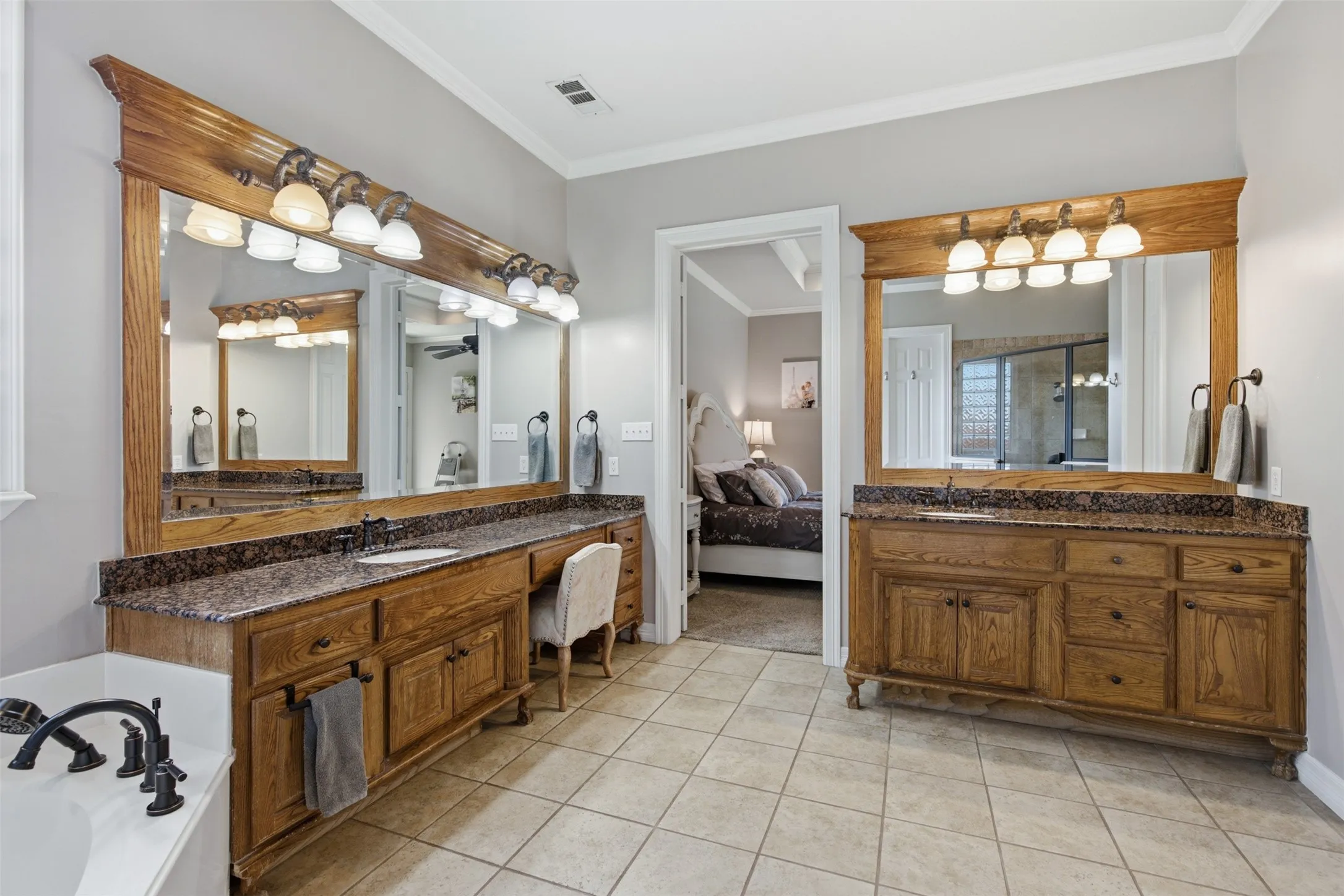 Single Family Residence For Sale in Tarrant County , 9204 Hailey Court, North Richland Hills, Texas 76182, 5 Bedroom, 3 Bathroom, 3 Garage spaces, 4,450 Sqft, built in 2004, mls#21408871, Real Estate Agent in North Richland Hills, Homes For Sale in Tarrant county, Homes For Sale in North Richland Hills, Realtor in North Richland Hills Texas, Real Estate Brokerage Independent Realty Texas, Luminita Cordes Realtor