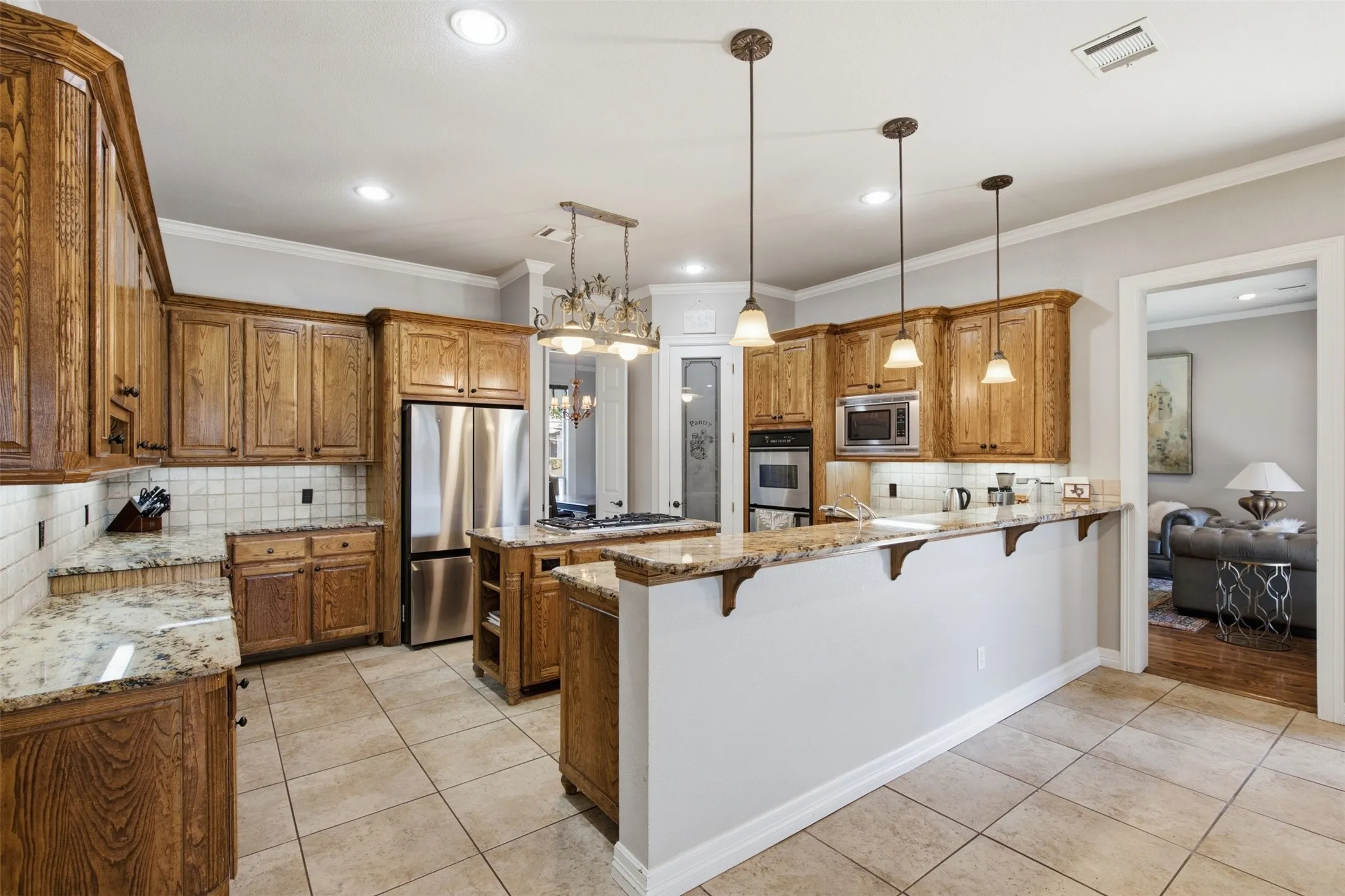 Single Family Residence For Sale in Tarrant County , 9204 Hailey Court, North Richland Hills, Texas 76182, 5 Bedroom, 3 Bathroom, 3 Garage spaces, 4,450 Sqft, built in 2004, mls#21408871, Real Estate Agent in North Richland Hills, Homes For Sale in Tarrant county, Homes For Sale in North Richland Hills, Realtor in North Richland Hills Texas, Real Estate Brokerage Independent Realty Texas, Luminita Cordes Realtor