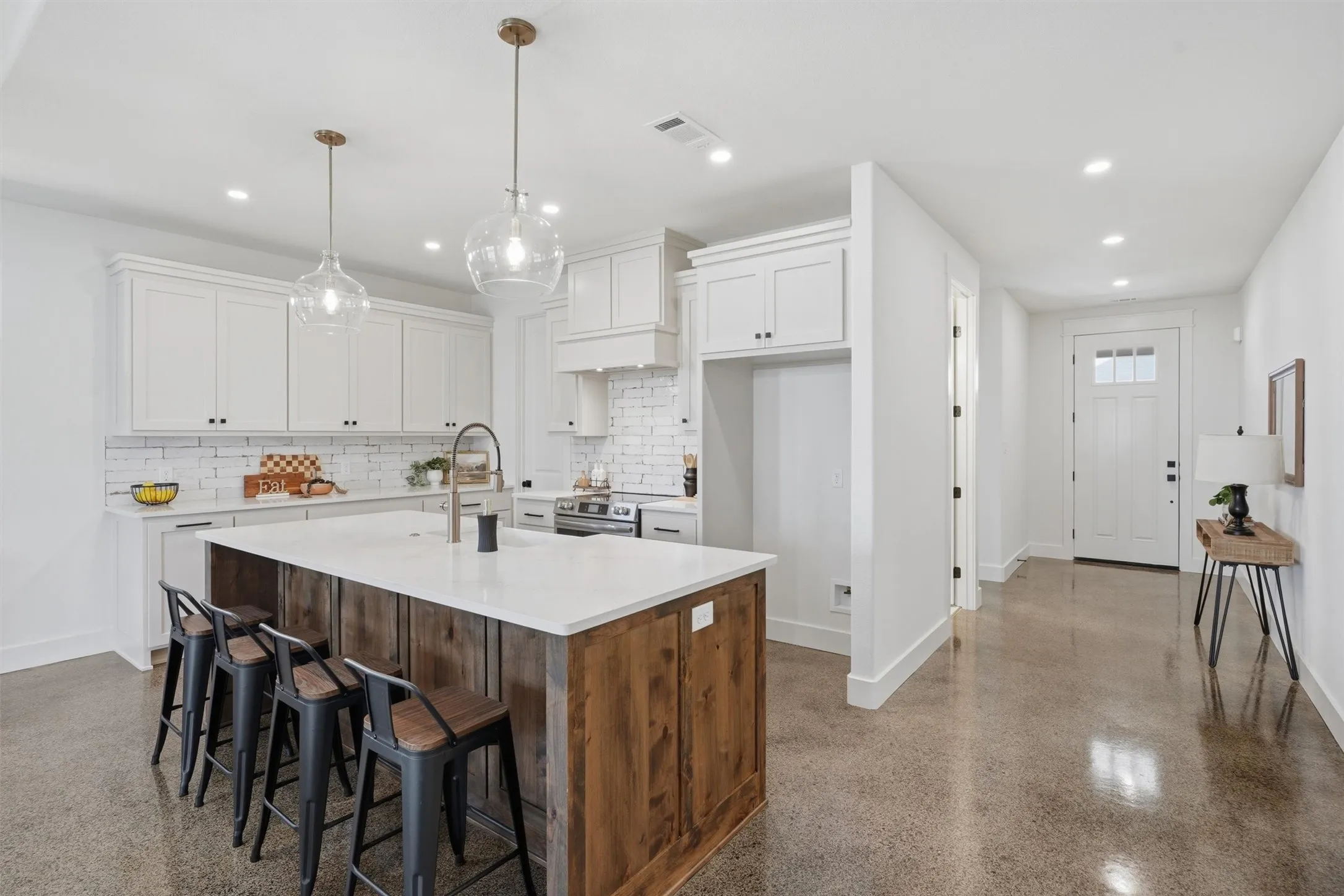 Single Family Residence For Sale in Hood County , 804 Lavender Court, Tolar, Texas 76476, 3 Bedroom, 2 Bathroom, 2 Garage spaces, 1,629 Sqft, built in 2026, mls#21391731, Real Estate Agent in Tolar, Homes For Sale in Hood county, Homes For Sale in Tolar, Realtor in Tolar Texas, Real Estate Brokerage Independent Realty Texas, Luminita Cordes Realtor