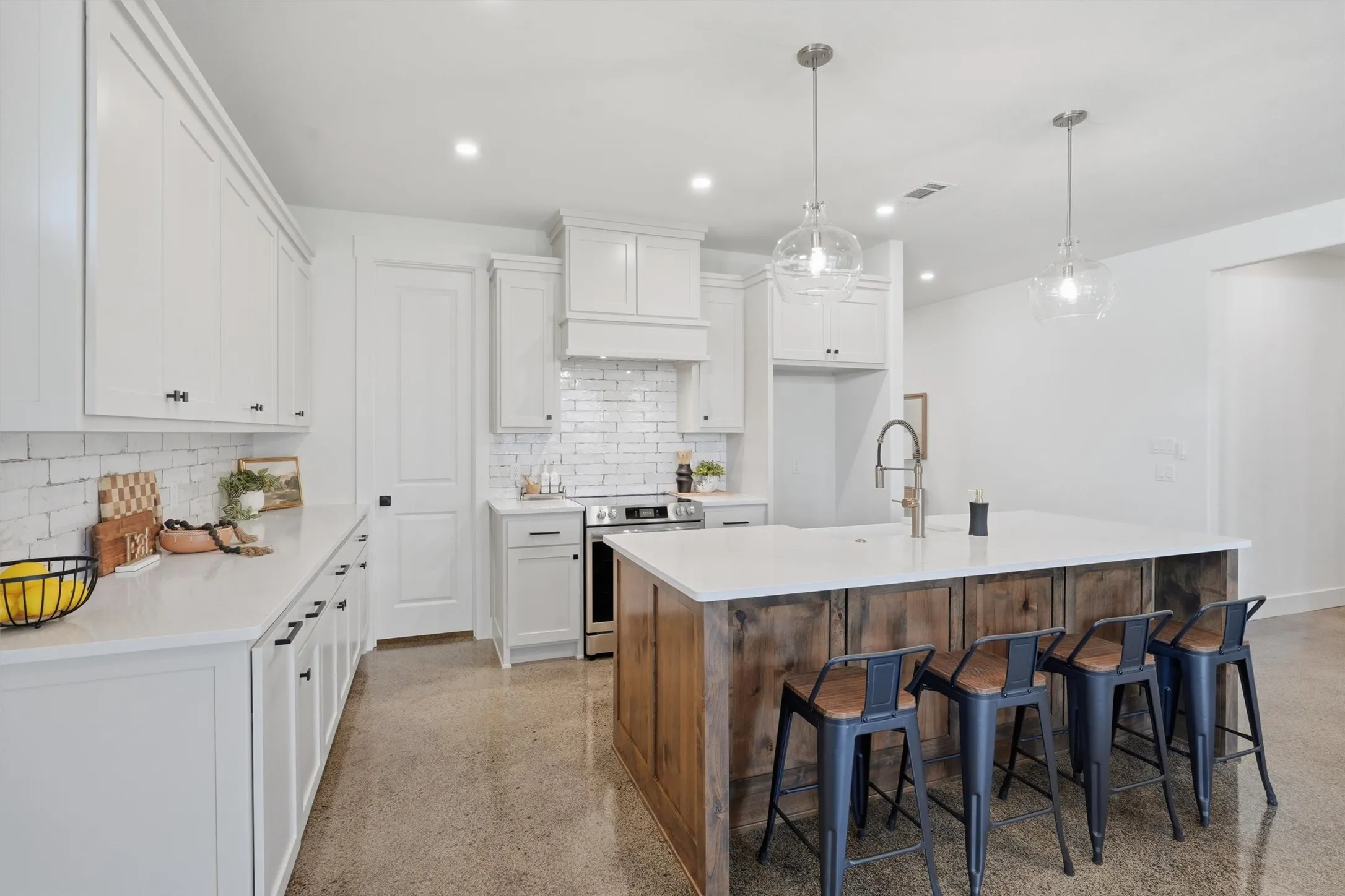 Single Family Residence For Sale in Hood County , 804 Lavender Court, Tolar, Texas 76476, 3 Bedroom, 2 Bathroom, 2 Garage spaces, 1,629 Sqft, built in 2026, mls#21391731, Real Estate Agent in Tolar, Homes For Sale in Hood county, Homes For Sale in Tolar, Realtor in Tolar Texas, Real Estate Brokerage Independent Realty Texas, Luminita Cordes Realtor