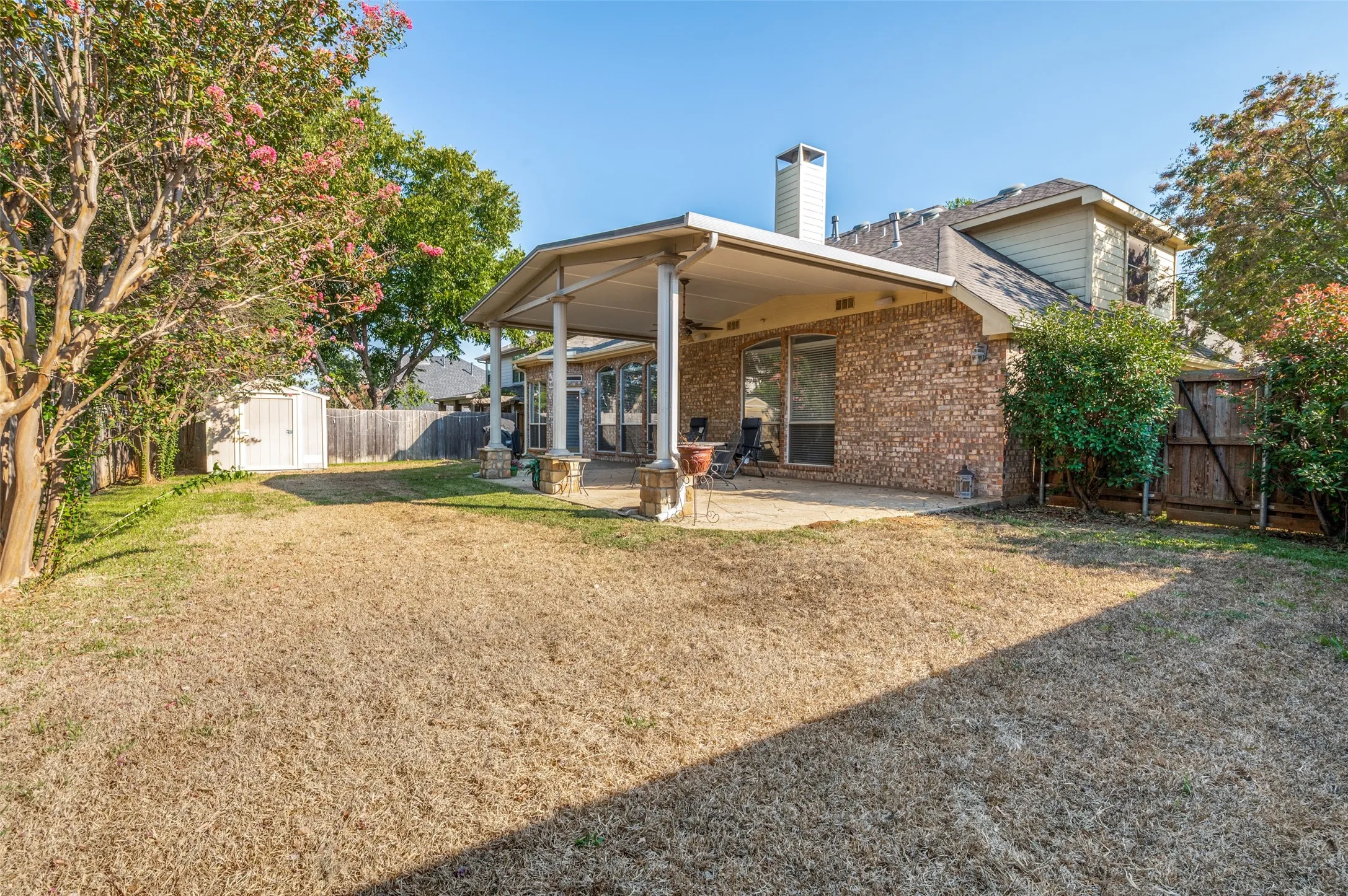 Single Family Residence For Sale in Tarrant County , 2323 Everton Drive, Arlington, Texas 76001, 4 Bedroom, 4 Bathroom, 2 Garage spaces, 3,626 Sqft, built in 2001, mls#21408846, Real Estate Agent in Arlington, Homes For Sale in Tarrant county, Homes For Sale in Arlington, Realtor in Arlington Texas, Real Estate Brokerage Independent Realty Texas, Luminita Cordes Realtor