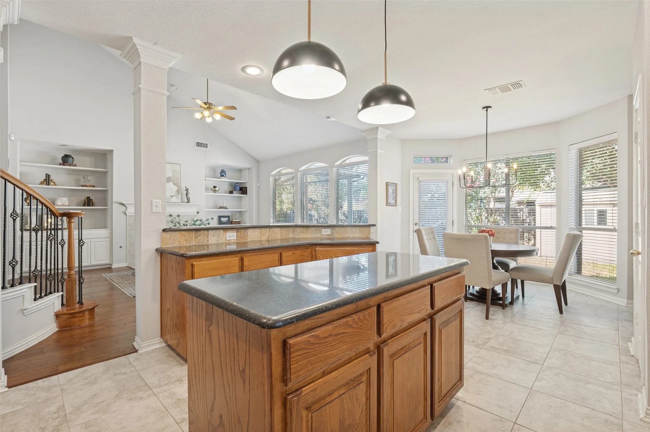 Single Family Residence For Sale in Tarrant County , 2323 Everton Drive, Arlington, Texas 76001, 4 Bedroom, 4 Bathroom, 2 Garage spaces, 3,626 Sqft, built in 2001, mls#21408846, Real Estate Agent in Arlington, Homes For Sale in Tarrant county, Homes For Sale in Arlington, Realtor in Arlington Texas, Real Estate Brokerage Independent Realty Texas, Luminita Cordes Realtor