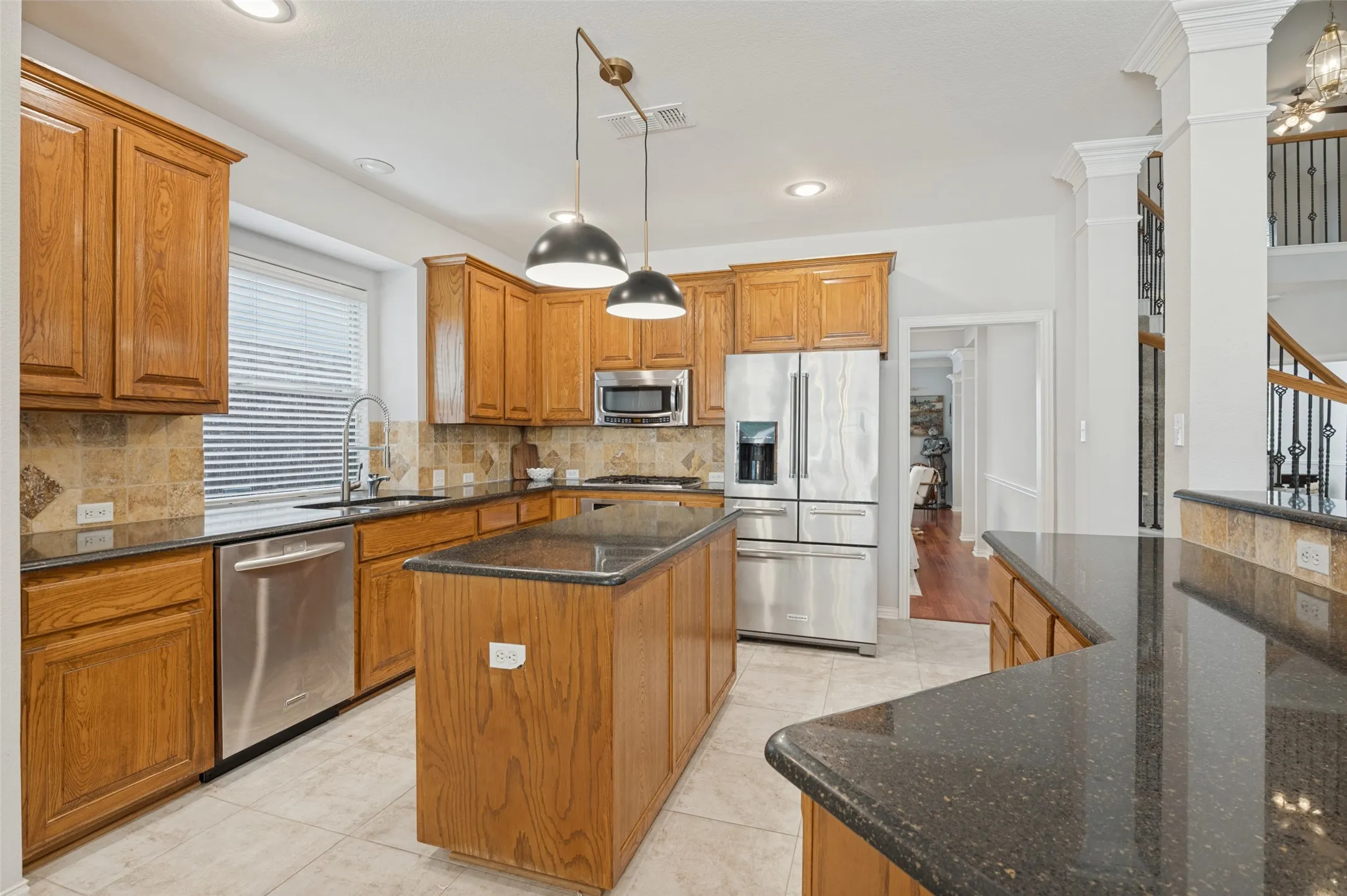 Single Family Residence For Sale in Tarrant County , 2323 Everton Drive, Arlington, Texas 76001, 4 Bedroom, 4 Bathroom, 2 Garage spaces, 3,626 Sqft, built in 2001, mls#21408846, Real Estate Agent in Arlington, Homes For Sale in Tarrant county, Homes For Sale in Arlington, Realtor in Arlington Texas, Real Estate Brokerage Independent Realty Texas, Luminita Cordes Realtor
