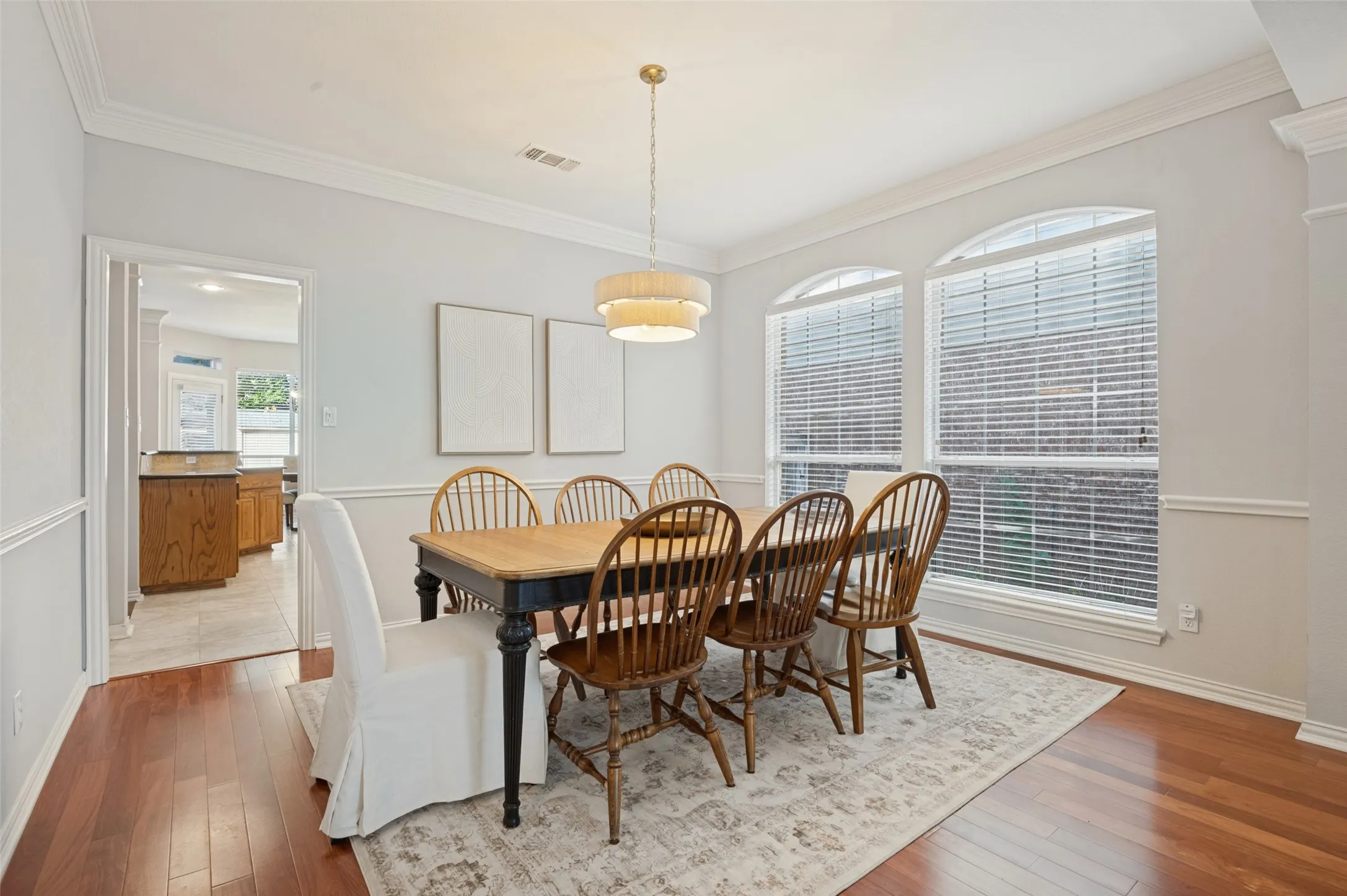 Single Family Residence For Sale in Tarrant County , 2323 Everton Drive, Arlington, Texas 76001, 4 Bedroom, 4 Bathroom, 2 Garage spaces, 3,626 Sqft, built in 2001, mls#21408846, Real Estate Agent in Arlington, Homes For Sale in Tarrant county, Homes For Sale in Arlington, Realtor in Arlington Texas, Real Estate Brokerage Independent Realty Texas, Luminita Cordes Realtor