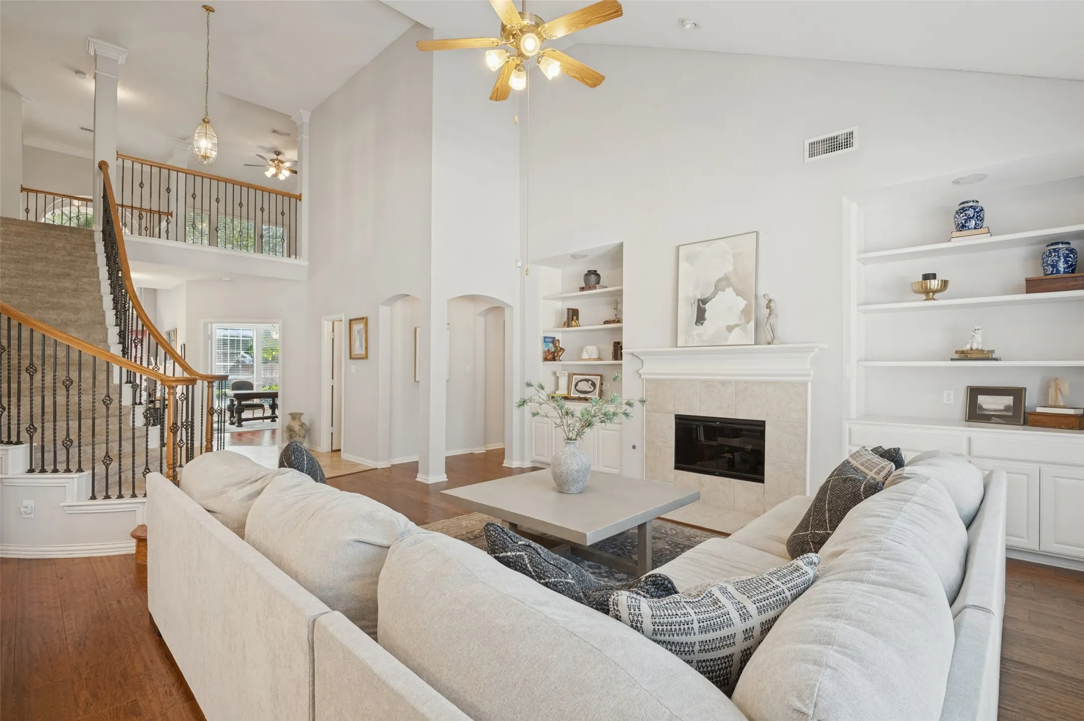 Single Family Residence For Sale in Tarrant County , 2323 Everton Drive, Arlington, Texas 76001, 4 Bedroom, 4 Bathroom, 2 Garage spaces, 3,626 Sqft, built in 2001, mls#21408846, Real Estate Agent in Arlington, Homes For Sale in Tarrant county, Homes For Sale in Arlington, Realtor in Arlington Texas, Real Estate Brokerage Independent Realty Texas, Luminita Cordes Realtor