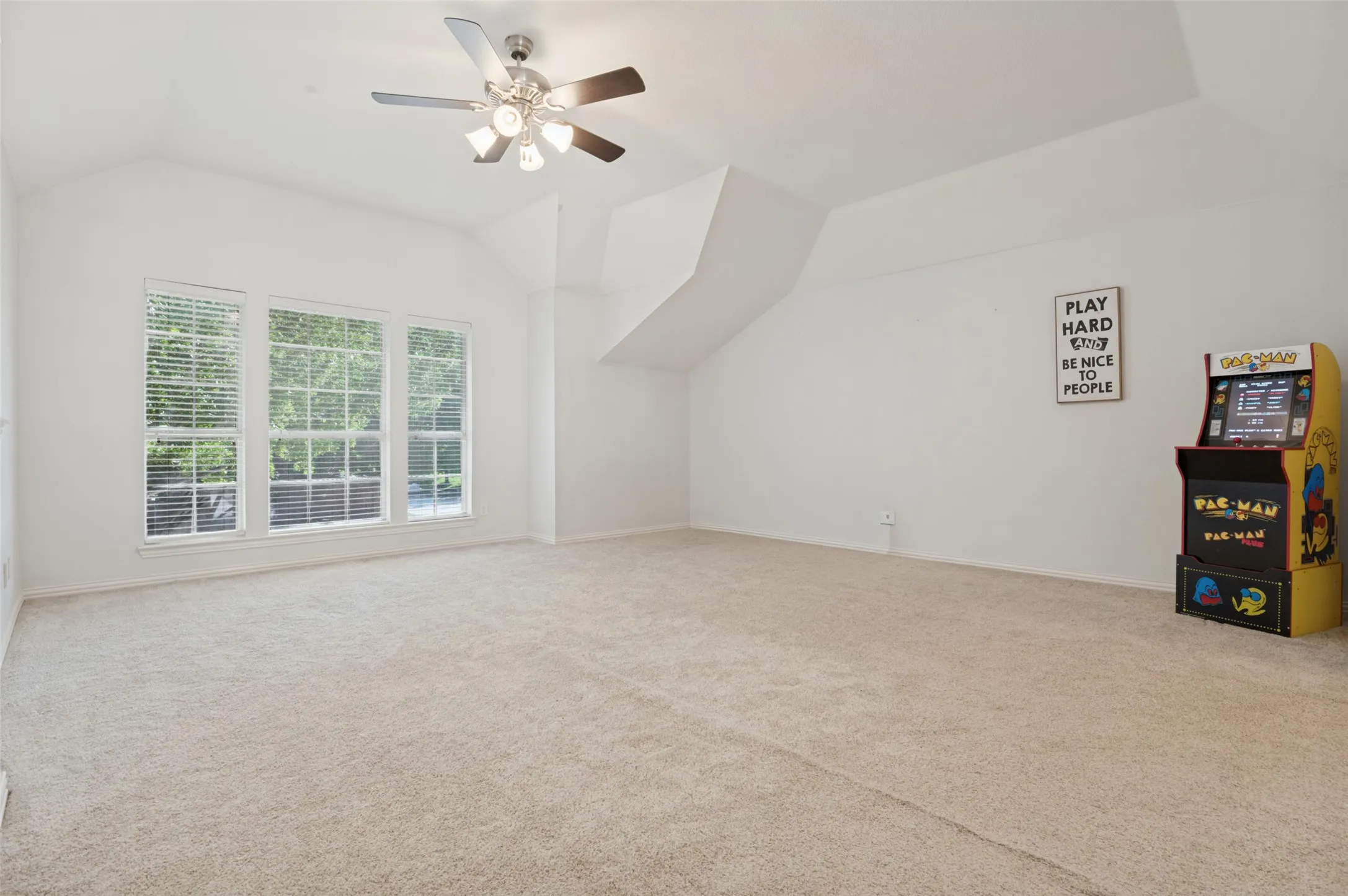 Single Family Residence For Sale in Tarrant County , 2323 Everton Drive, Arlington, Texas 76001, 4 Bedroom, 4 Bathroom, 2 Garage spaces, 3,626 Sqft, built in 2001, mls#21408846, Real Estate Agent in Arlington, Homes For Sale in Tarrant county, Homes For Sale in Arlington, Realtor in Arlington Texas, Real Estate Brokerage Independent Realty Texas, Luminita Cordes Realtor