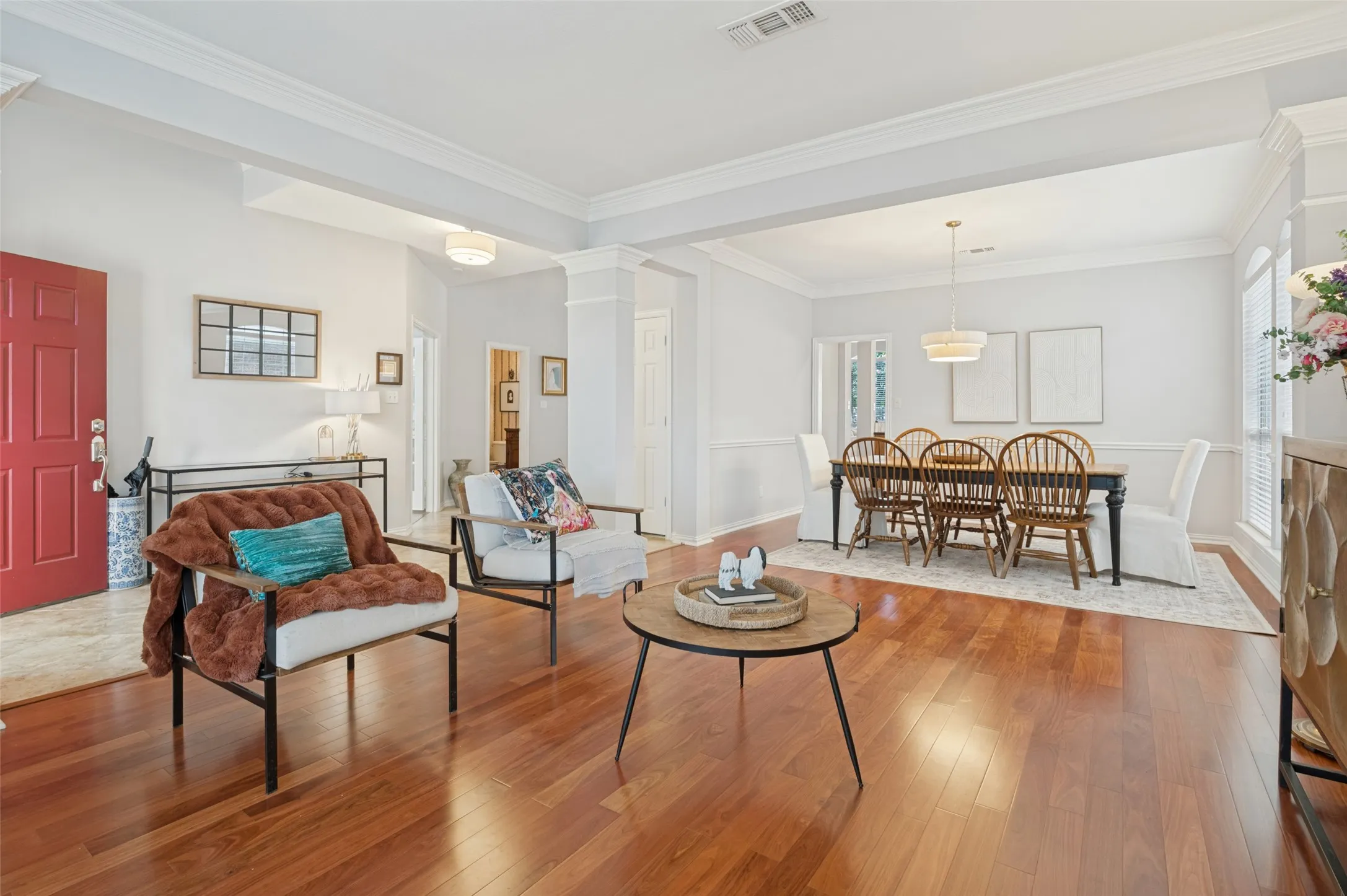 Single Family Residence For Sale in Tarrant County , 2323 Everton Drive, Arlington, Texas 76001, 4 Bedroom, 4 Bathroom, 2 Garage spaces, 3,626 Sqft, built in 2001, mls#21408846, Real Estate Agent in Arlington, Homes For Sale in Tarrant county, Homes For Sale in Arlington, Realtor in Arlington Texas, Real Estate Brokerage Independent Realty Texas, Luminita Cordes Realtor