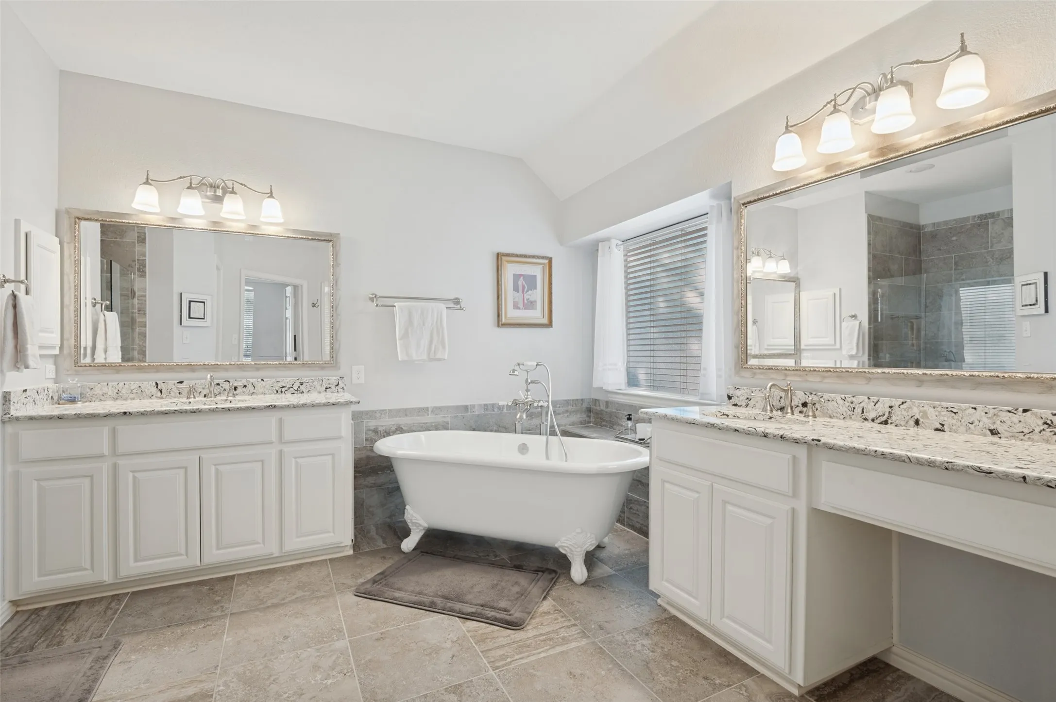 Single Family Residence For Sale in Tarrant County , 2323 Everton Drive, Arlington, Texas 76001, 4 Bedroom, 4 Bathroom, 2 Garage spaces, 3,626 Sqft, built in 2001, mls#21408846, Real Estate Agent in Arlington, Homes For Sale in Tarrant county, Homes For Sale in Arlington, Realtor in Arlington Texas, Real Estate Brokerage Independent Realty Texas, Luminita Cordes Realtor